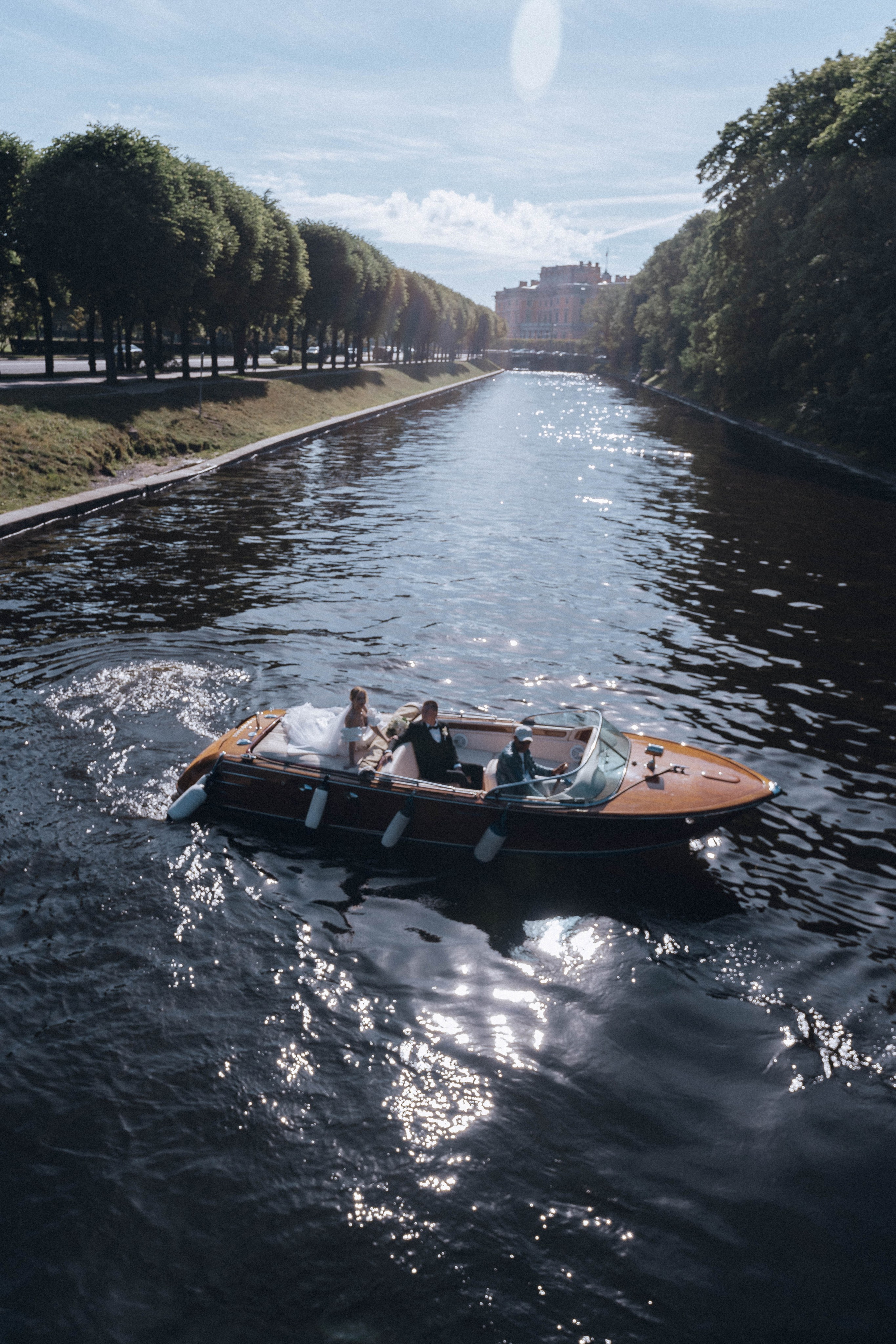 СВАДЕНБНАЯ СЬЕМКА НА КАТЕРЕ ПО КАНАЛАМ САНКТ-ПЕТЕРБУРГА И В АКВАТОРИИ НЕВЫ. Профессиональный фотограф, Санкт-Петербург — Виктория Богомолова