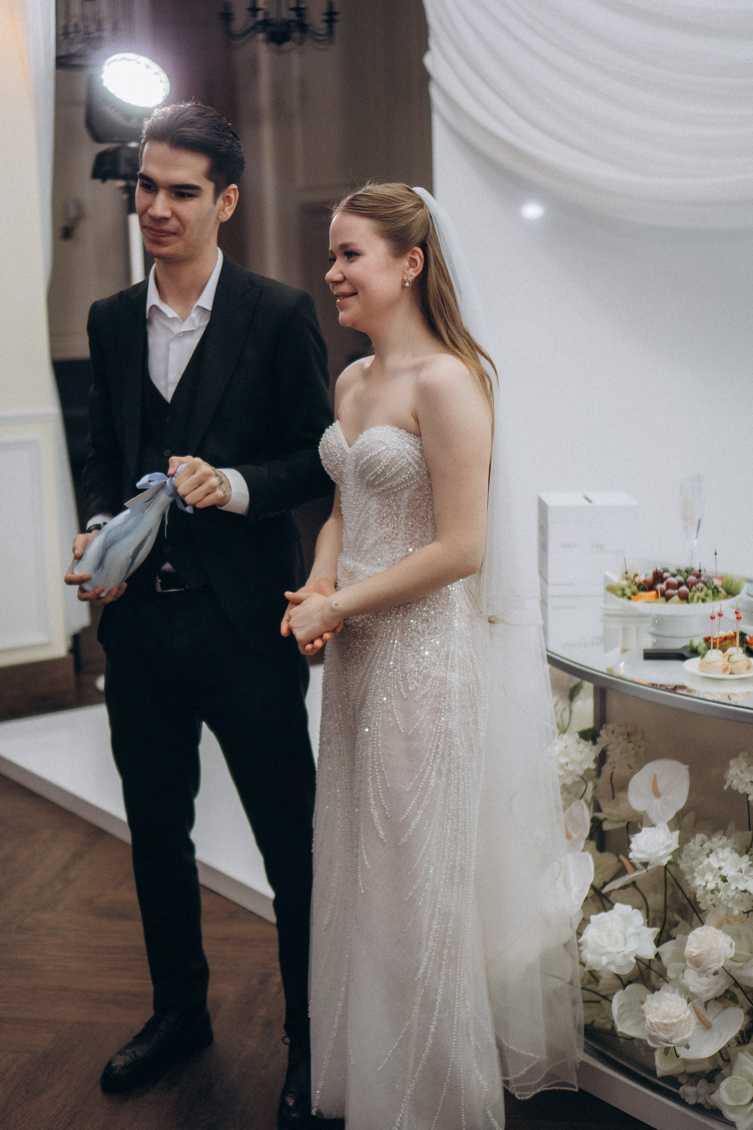 СВАДЕБНАЯ СЬЕМКА СБОРОВ В ОТЕЛЕ И ВЫЕЗД НА ЦЕРЕМОНИЮ (СНЯТО В СИБИРЕ В НИЖНЕВАРТОВСКЕ). Профессиональный фотограф, Санкт-Петербург — Виктория Богомолова