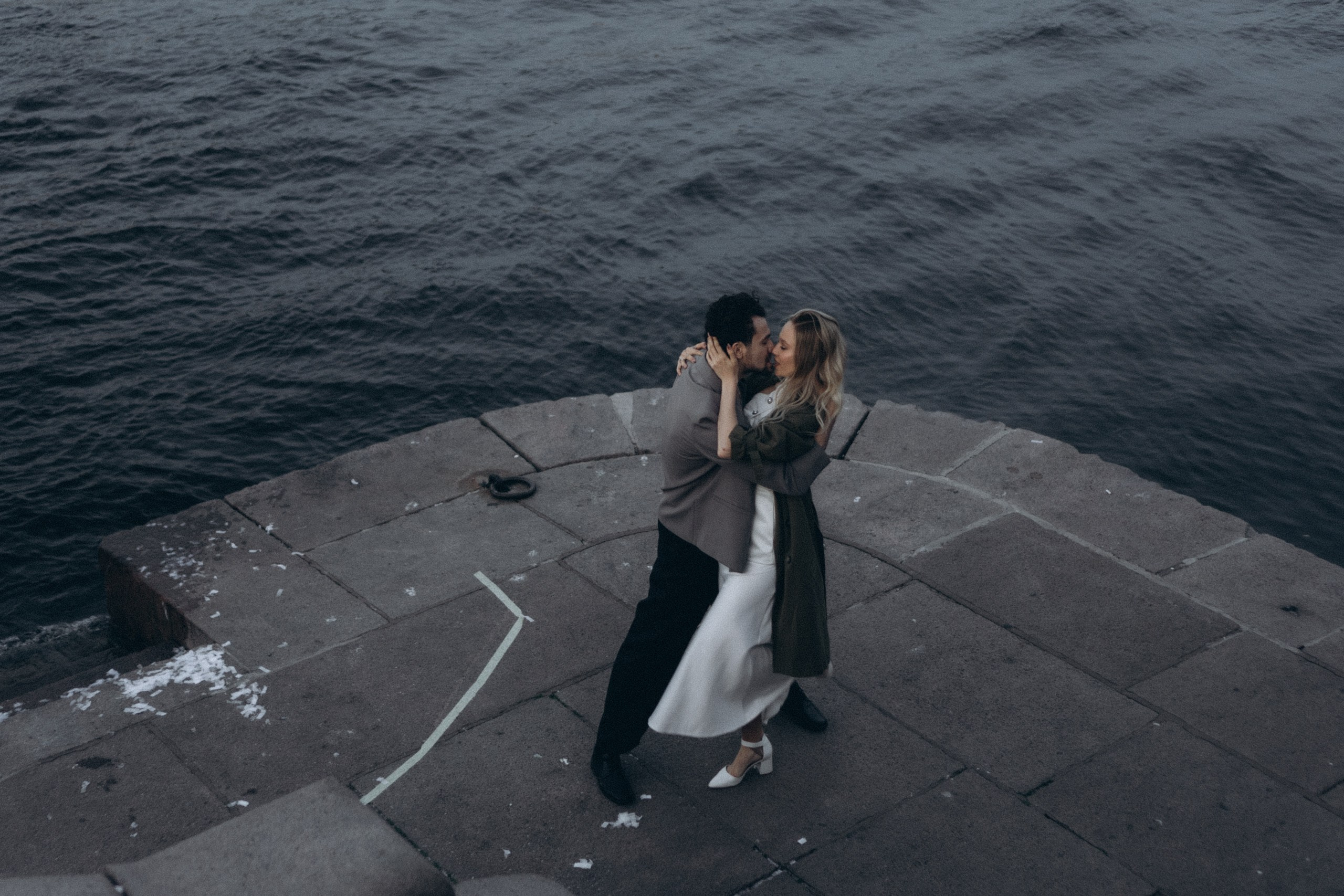 СВАДЕБНАЯ СЬЕМКА ПАРЫ НА РАССВЕТЕ В БЕЛЫЕ НОЧИ И ПРОГУЛКА С РАЗВОДНЫМИ МОСТАМИ И ПИКНИК ВОЗЛЕ ИСАКИЕВСКОГО СОБОРА. Профессиональный фотограф, Санкт-Петербург — Виктория Богомолова