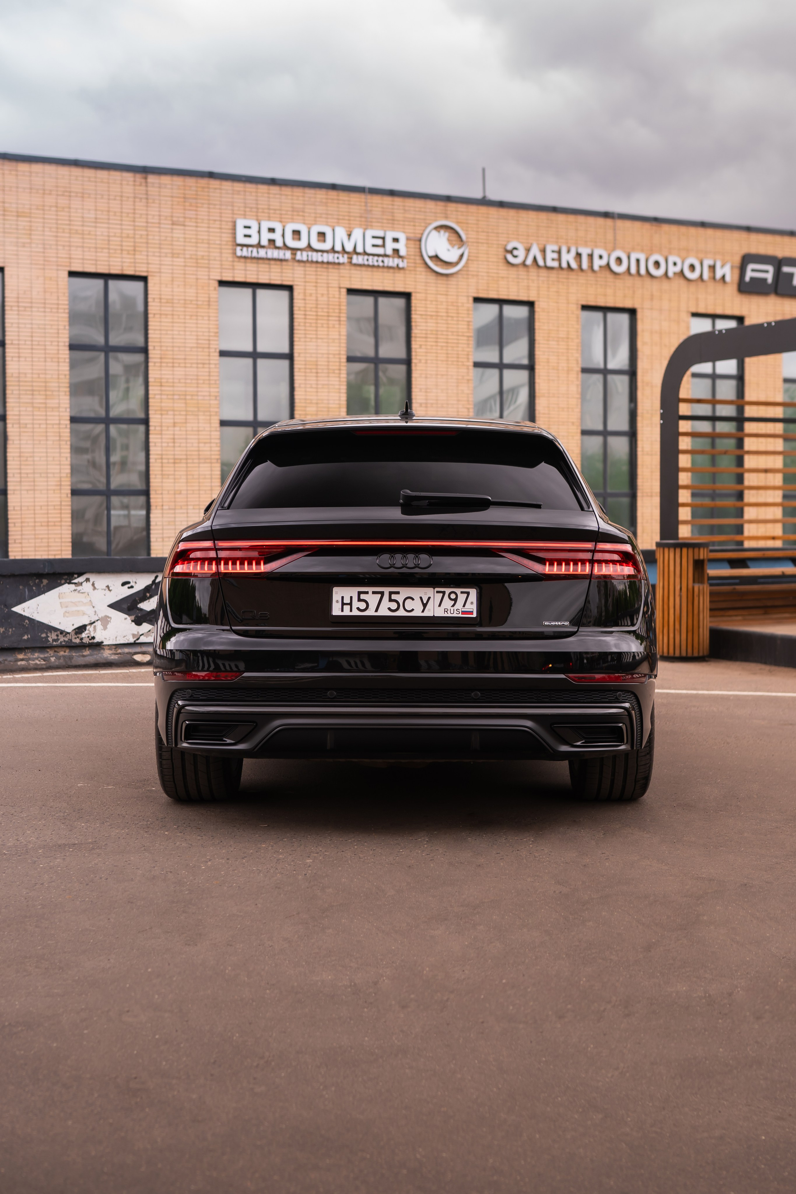 Audi Q8. Mirllaev
