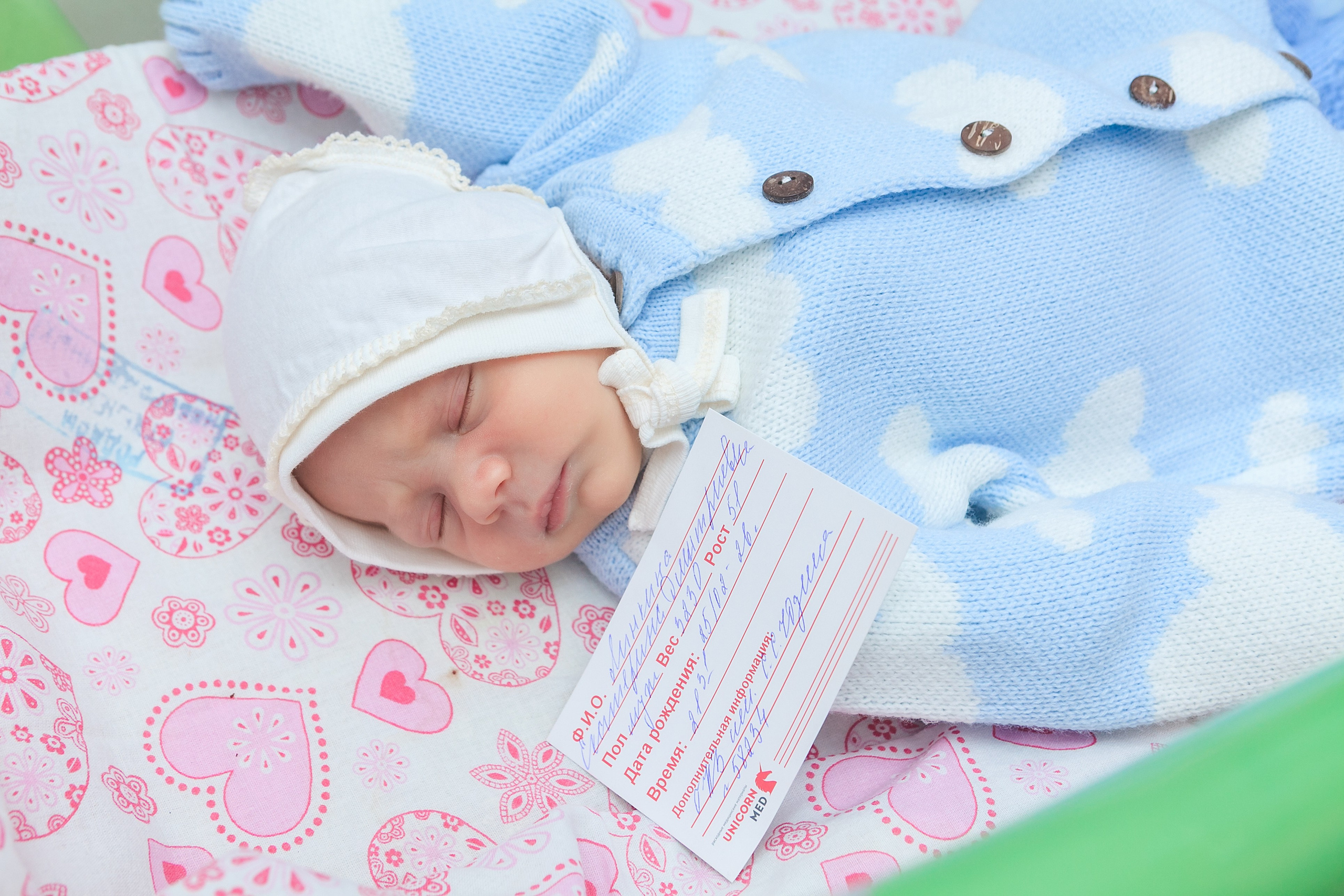 Съемка выписки из роддома 7 ГКБ Юдино Москва. Фотосъемка выписки из роддома в Москве, заказать фотографа на выписку ньюборн съемка в роддоме newborn фотограф в Юдино