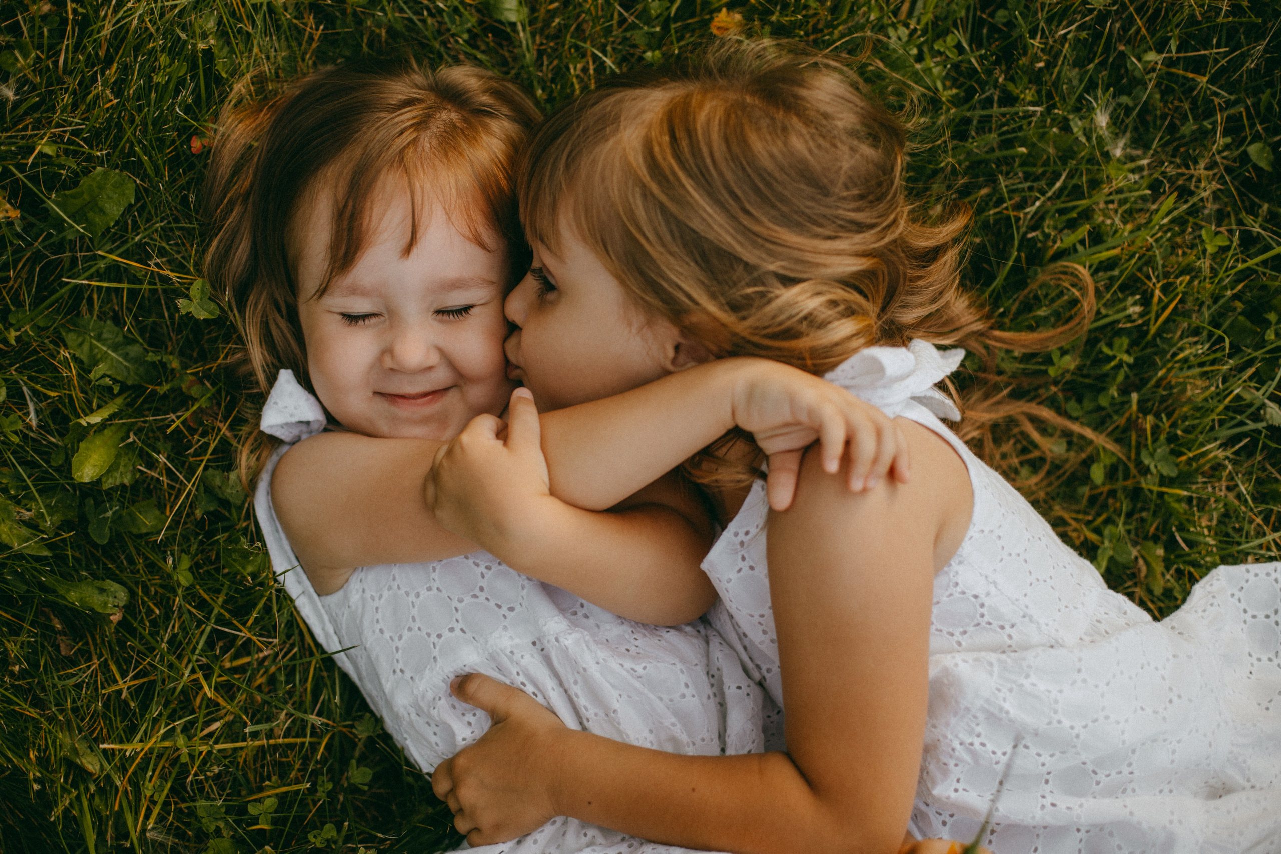 Эмма и Влада на летней прогулке с мамой. Фотограф Наталья Кургина Слюдянка Иркутск