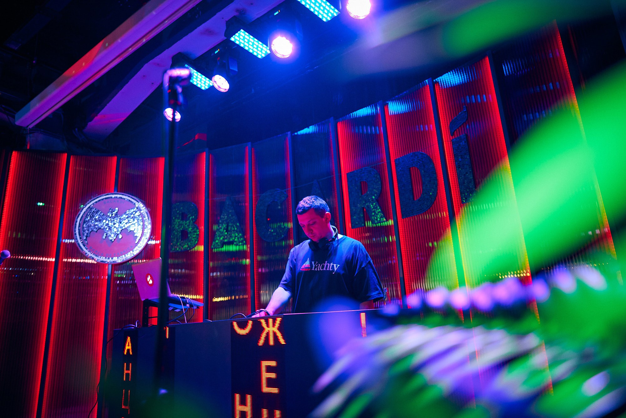 Фотограф на концерте группы «Мальчишник» — репортажная съёмка в баре. Репортажный фотограф в Москве — Дмитрий Тарасов | Съёмка мероприятий, концертов, корпоративов