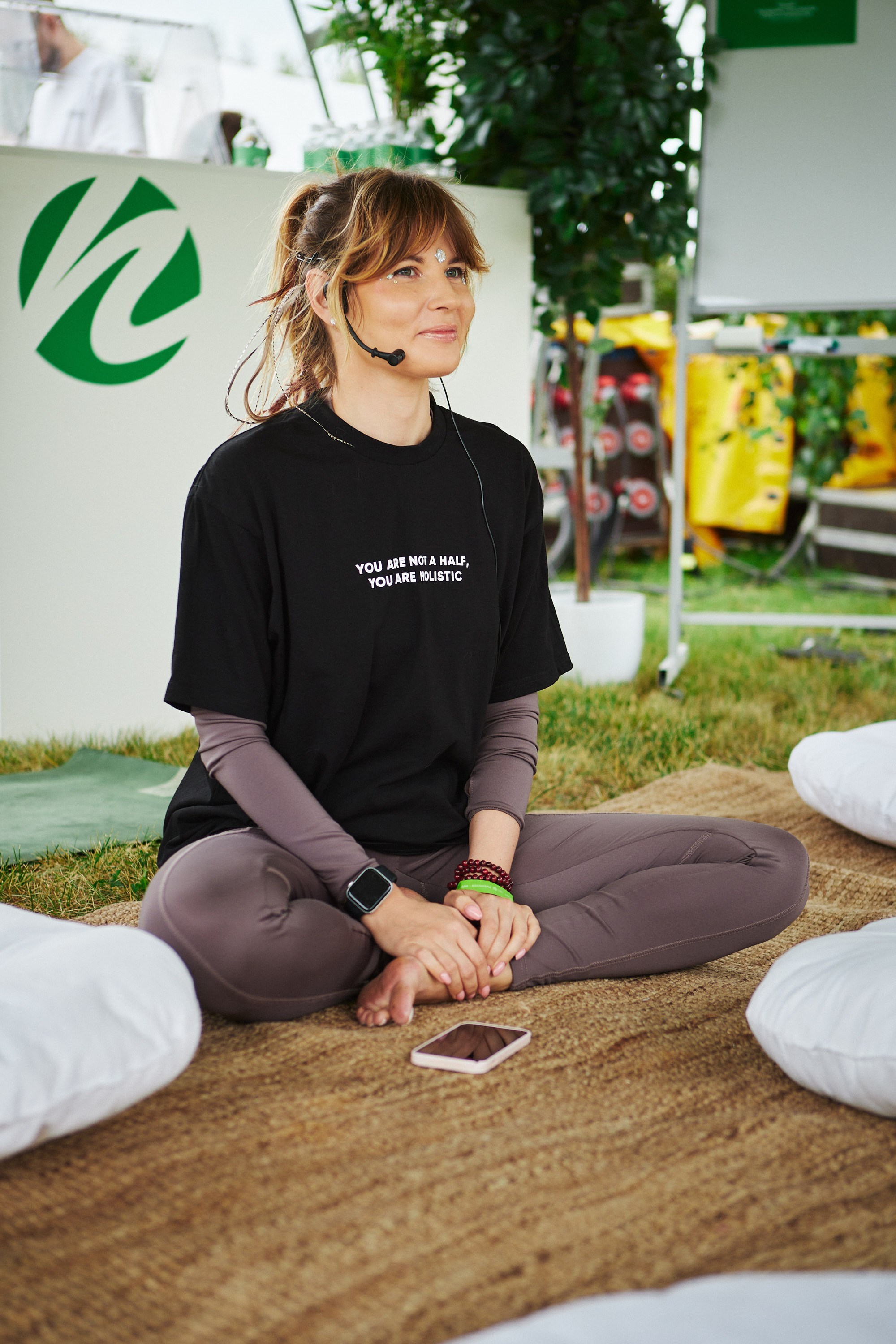 HOLI Yoga — репортажная съёмка фестиваля йоги в Москве. Репортажный фотограф в Москве — Дмитрий Тарасов | Съёмка мероприятий, концертов, корпоративов