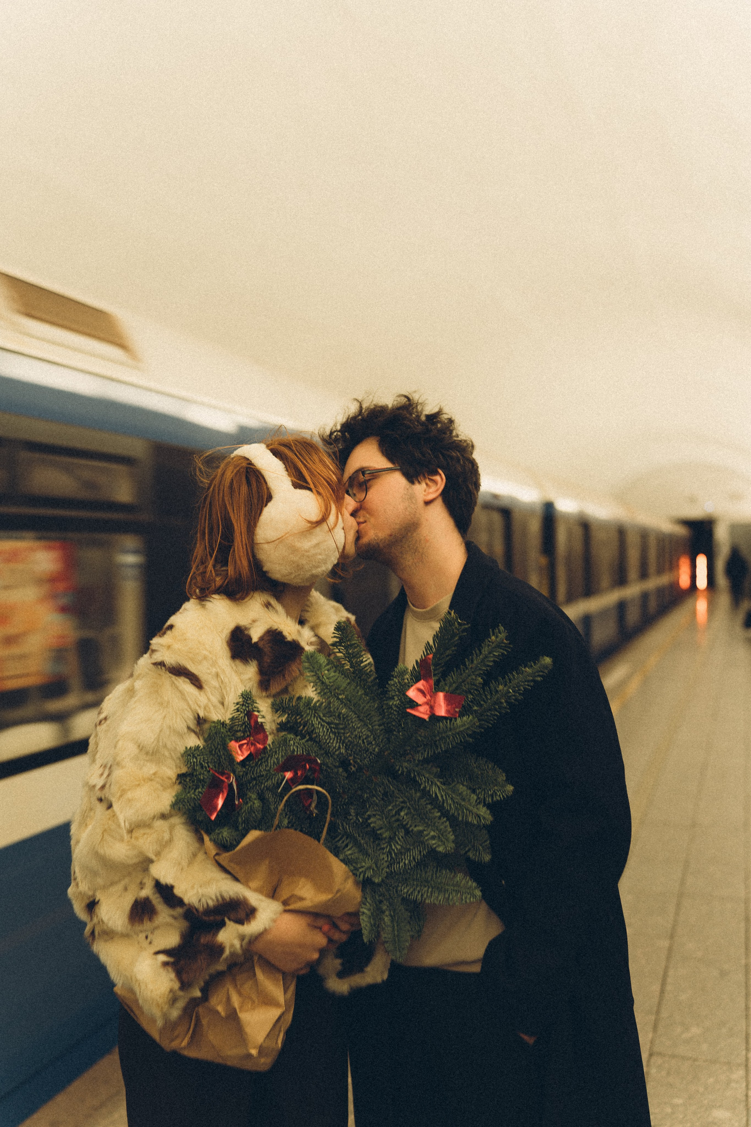 НОВОГОДНЯЯ ФОТОСЕСИИЯ ПАРЫ В МЕТРО ЛЮБОВЬ. Профессиональный фотограф, Санкт-Петербург — Виктория Богомолова