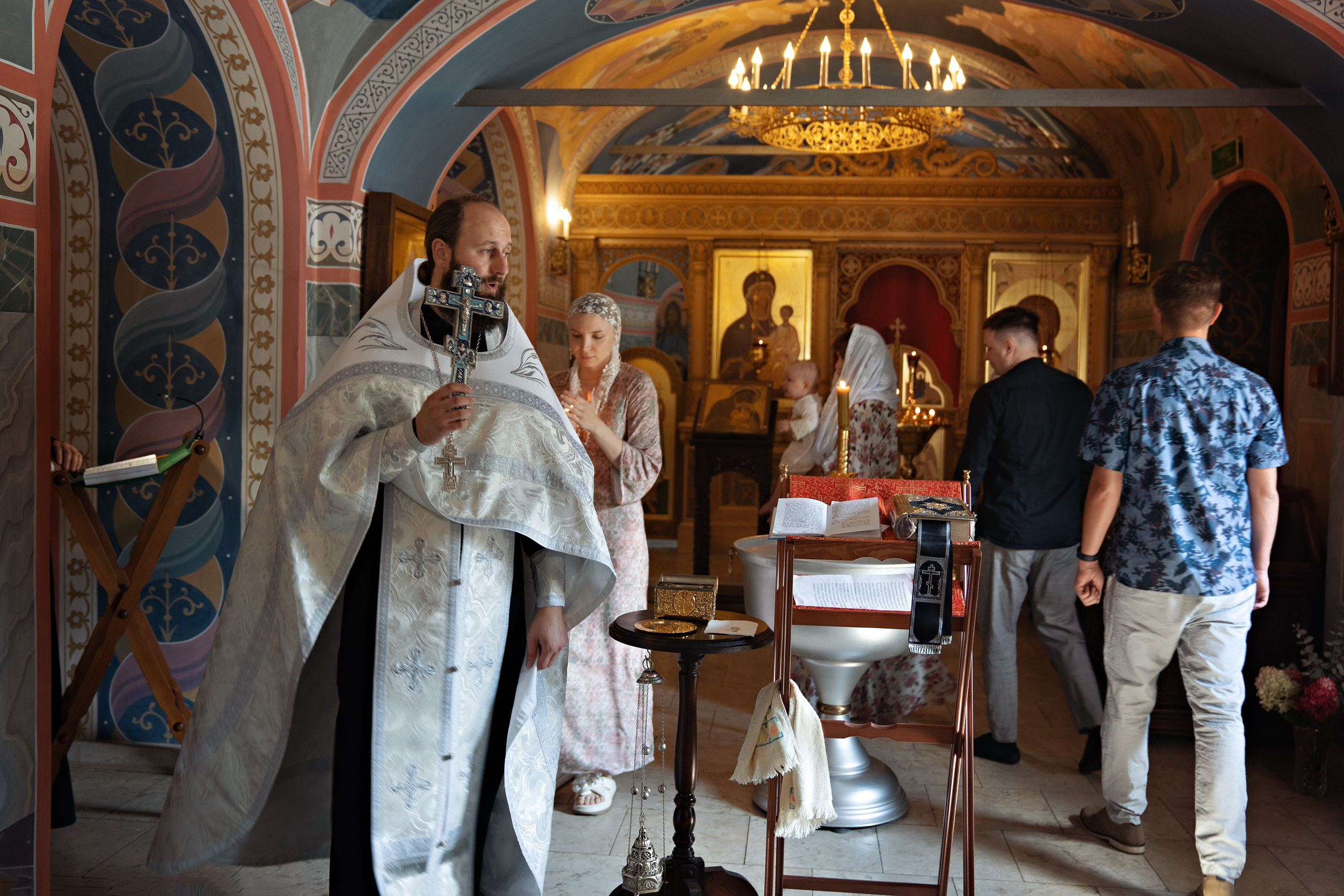 Таинство Крещения в храме Воскресения Христова дер. Поповка г. Москва. Семейный и детский фотограф в Москве Екатерина Офицерова