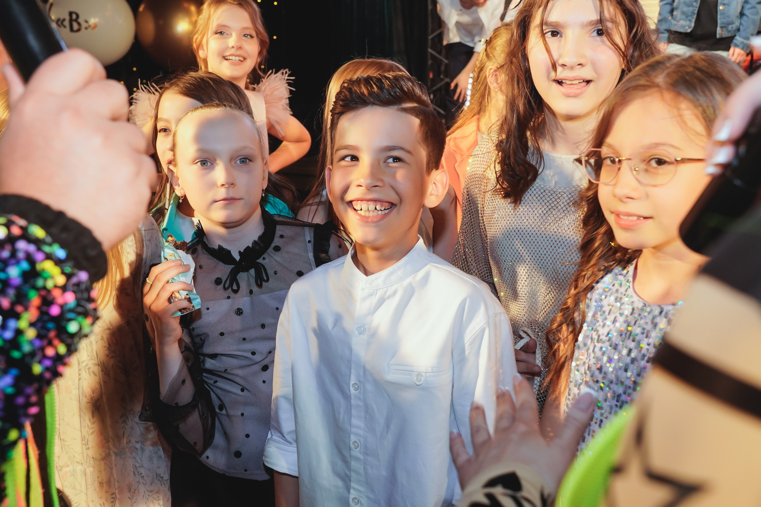 Выпускной. Занимаюсь профессиональной фотографией и живу рядом с Байкалом. Работаю в разных жанрах