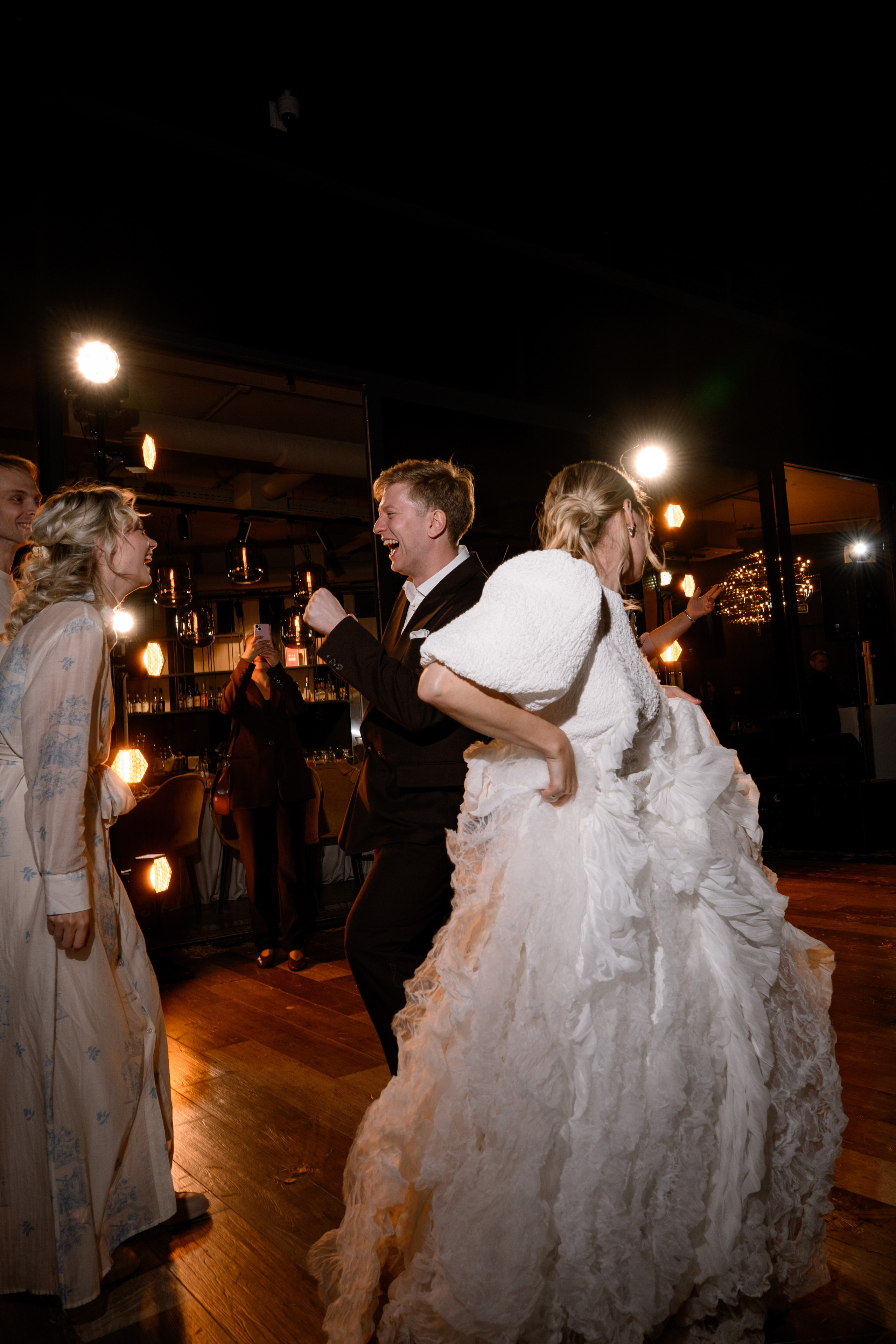 На берегу залива. Свадебный фотограф в Санкт-Петербурге, Москве, СПб Сергей Поддубный