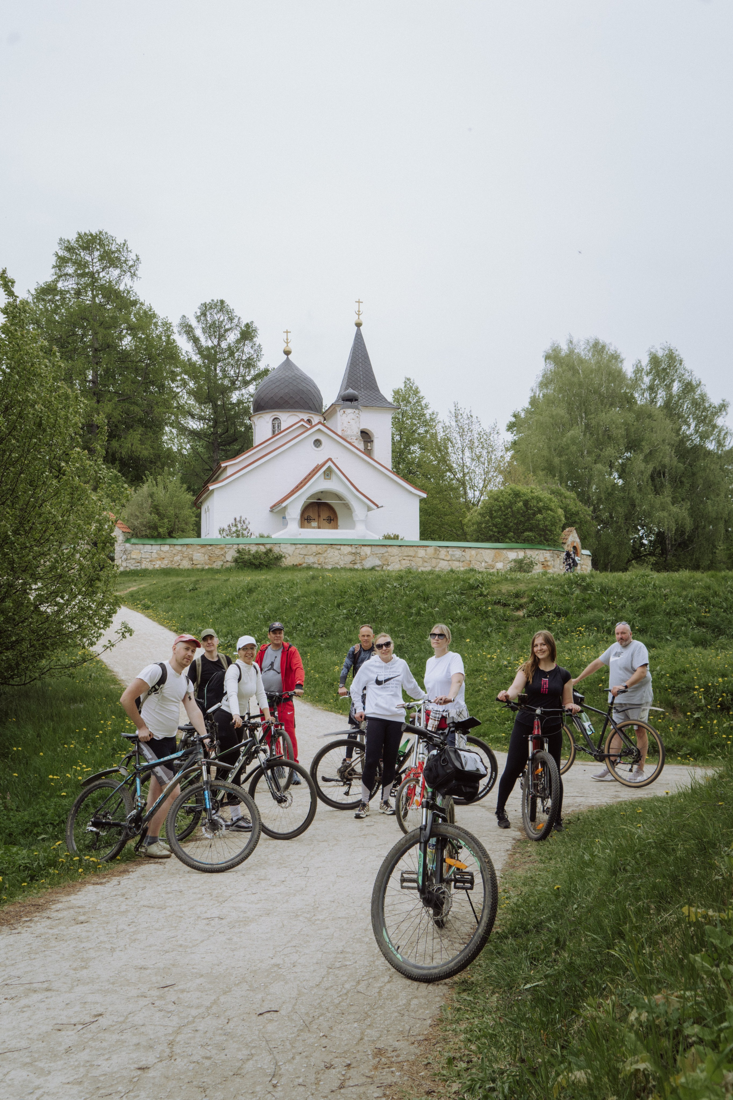 в Поленово на велосипеде, велосипедные прогулки, Заокский район, Бёхово, Обрыв любви, экскурсии в Поленовских местах, церковь Троицы Живоначальной , бёховское кладбище 
