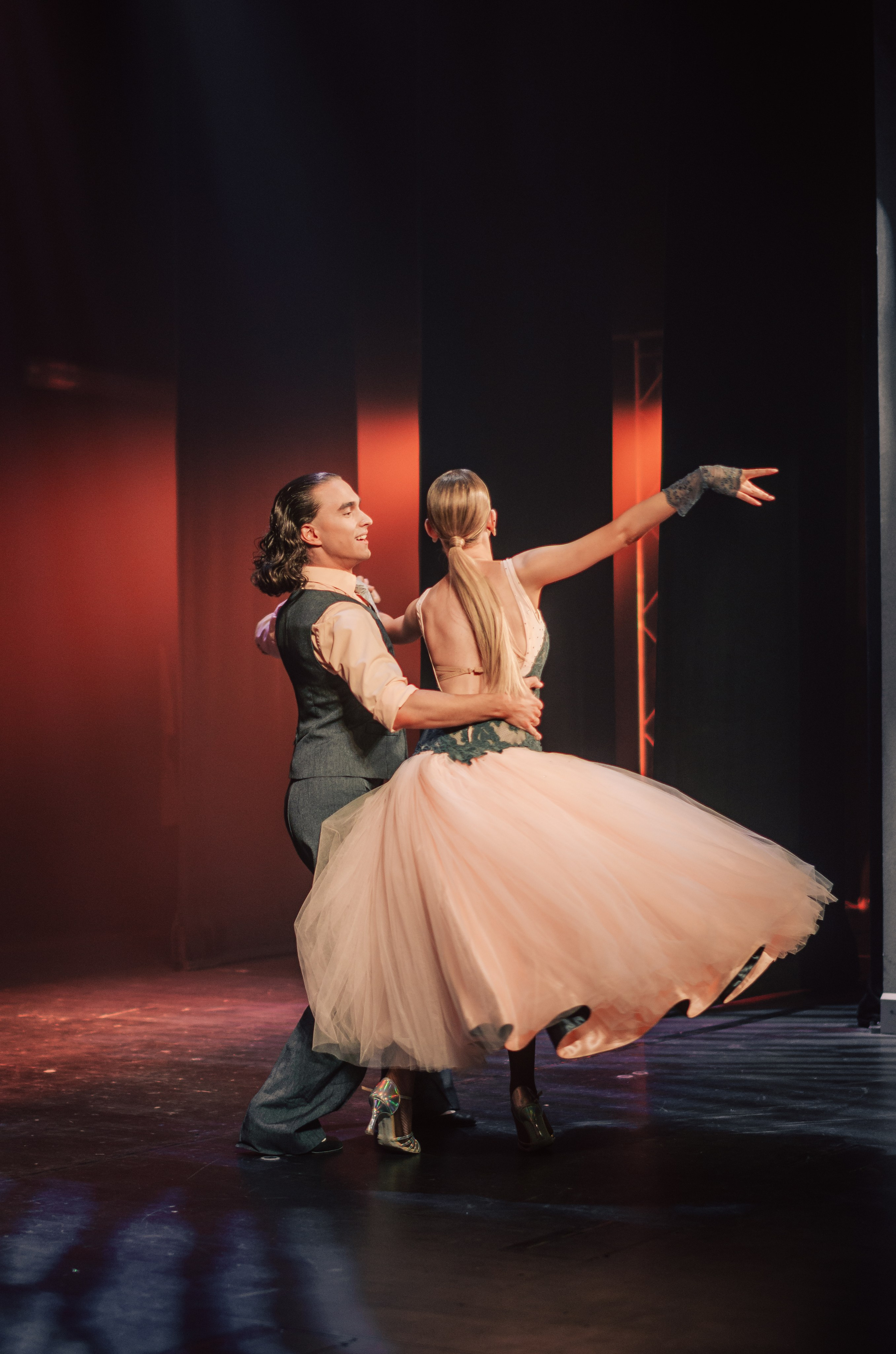 Фоторепортаж танцевального мероприятия. Денисова Аля — фотограф для парных съемок и индивидуальных историй в Барнауле