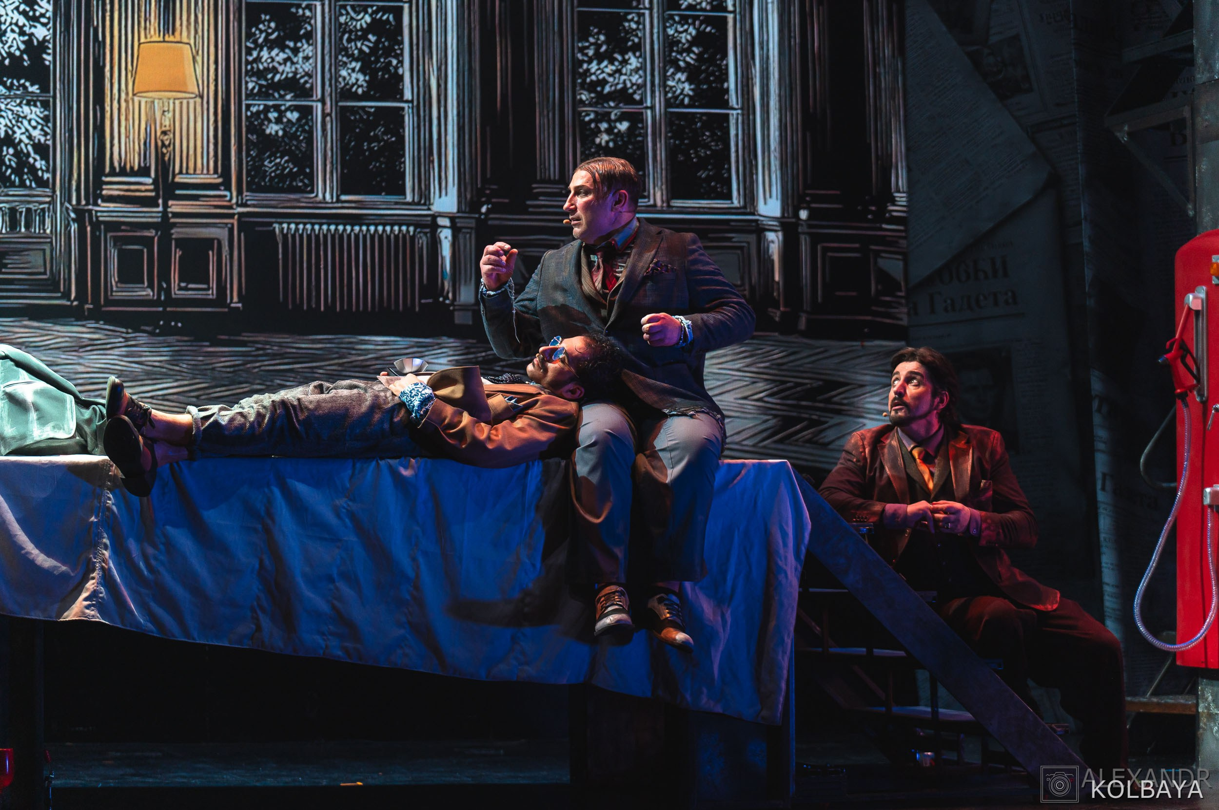Фотографии со спектакля «Однажды в городе N». Концертный и театральный репортажный фотограф в Москве Александр Колбая