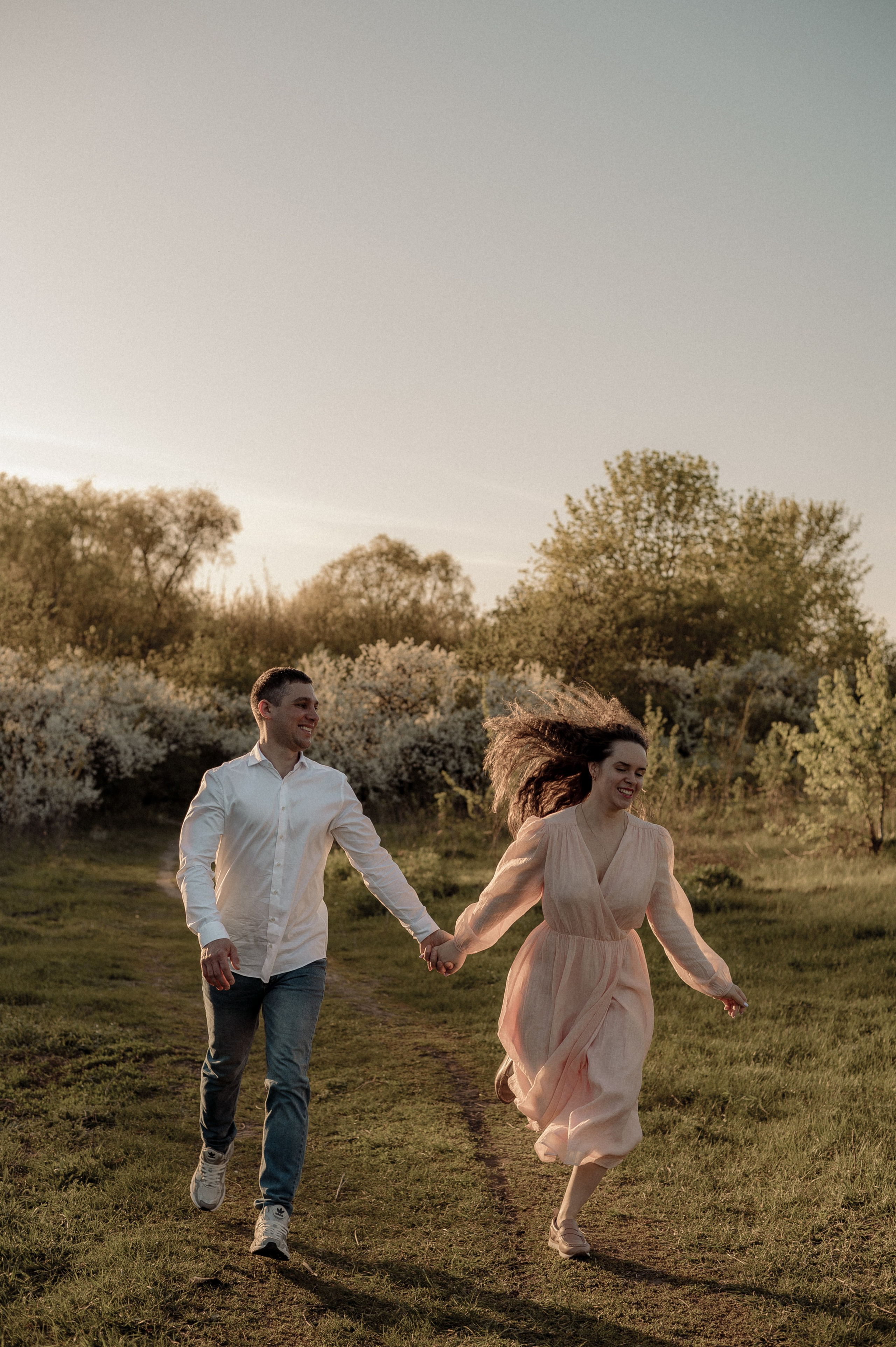 Настя, Антон и цветущие сады. Фотограф Мария Стрелкова