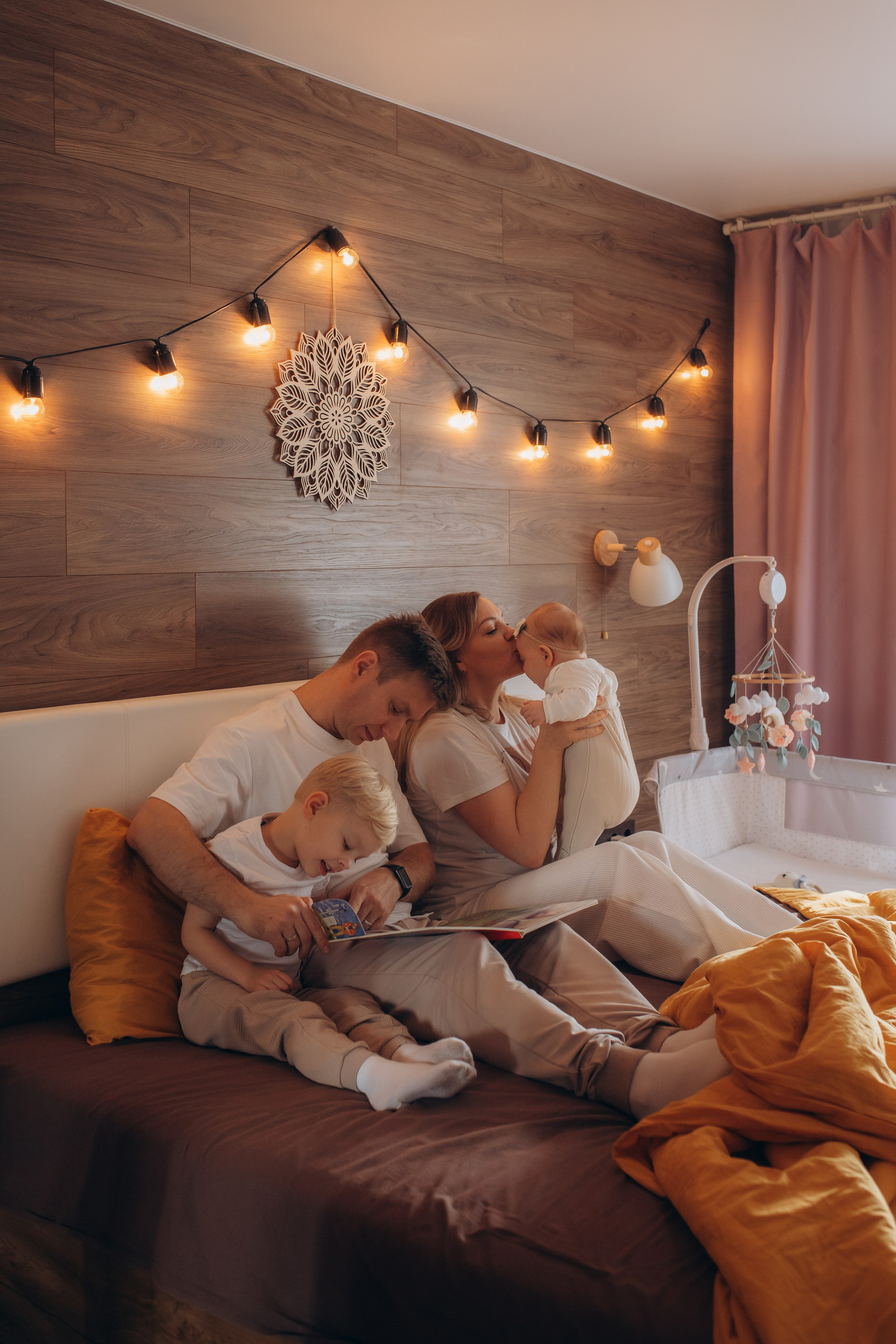 Катя, Денис и малыши. Семейный и домашний фотограф в Москве и МО Королева Валерия