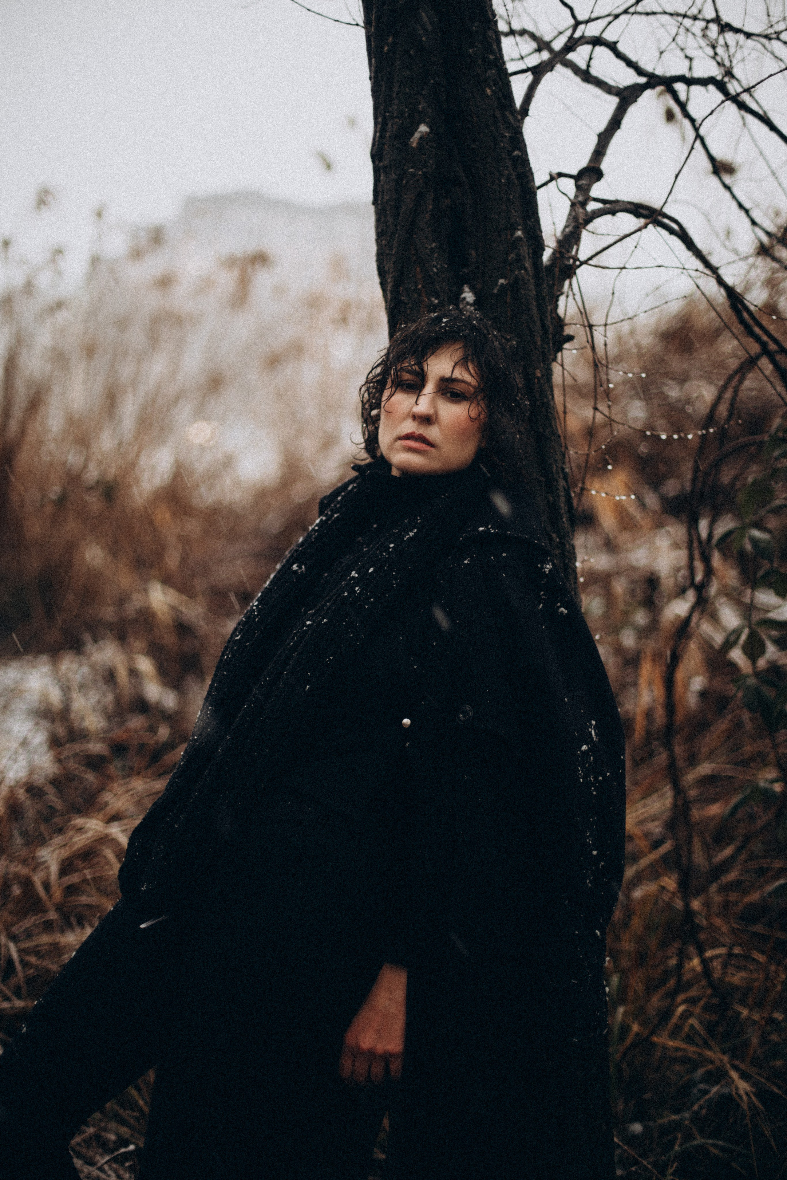 Фотосессия для женщин: нежные, стильные, атмосферные кадры. Индивидуальная съёмка, портреты, студийные и уличные фото. Красота, уверенность, естественность. Услуги фотографа в Краснодаре, профессиональная обработка снимков.