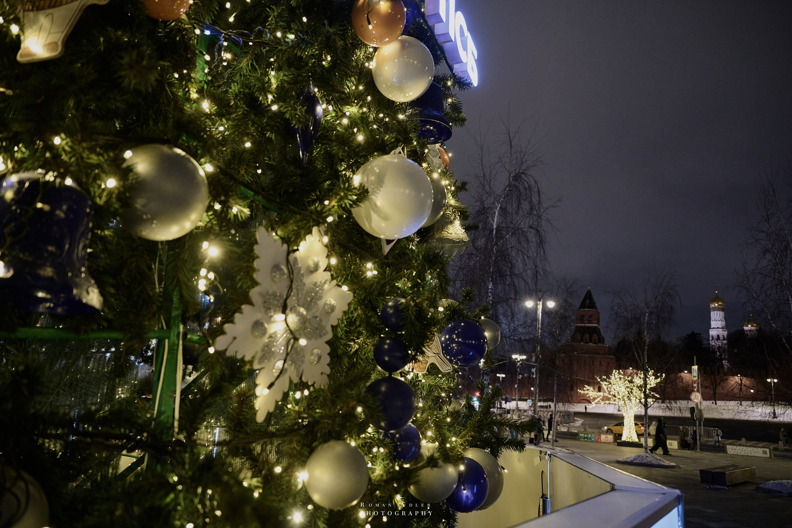Новогодняя ночная Москва 2025. Фотограф Роман Адлер