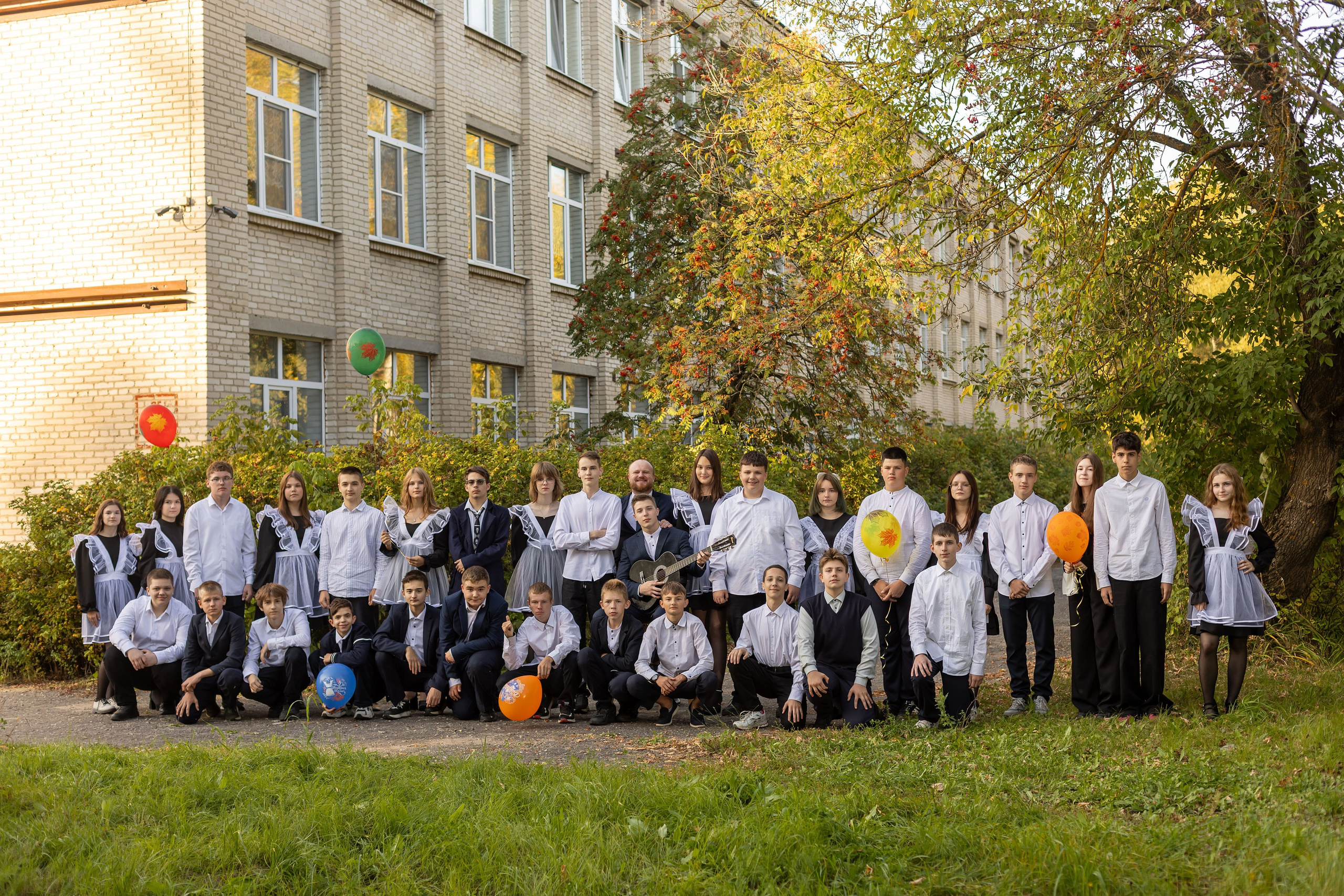 Осенняя фотосессия у школы с учителем. Семейный и детский фотограф Анна Петракова