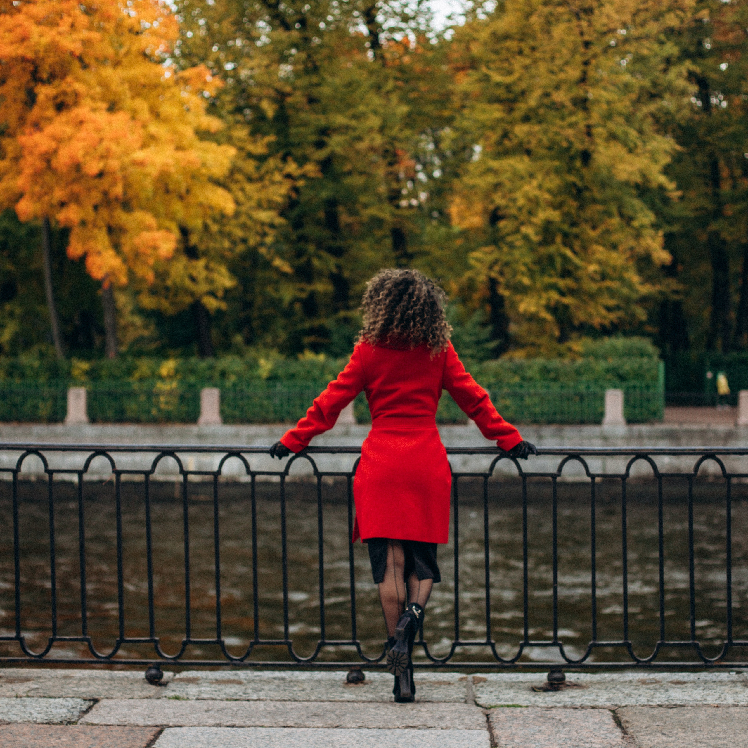 Елена и октябрь. Фотопрогулка в Петербурге. Индивидуальный и семейный фотограф в Санкт-Петербурге