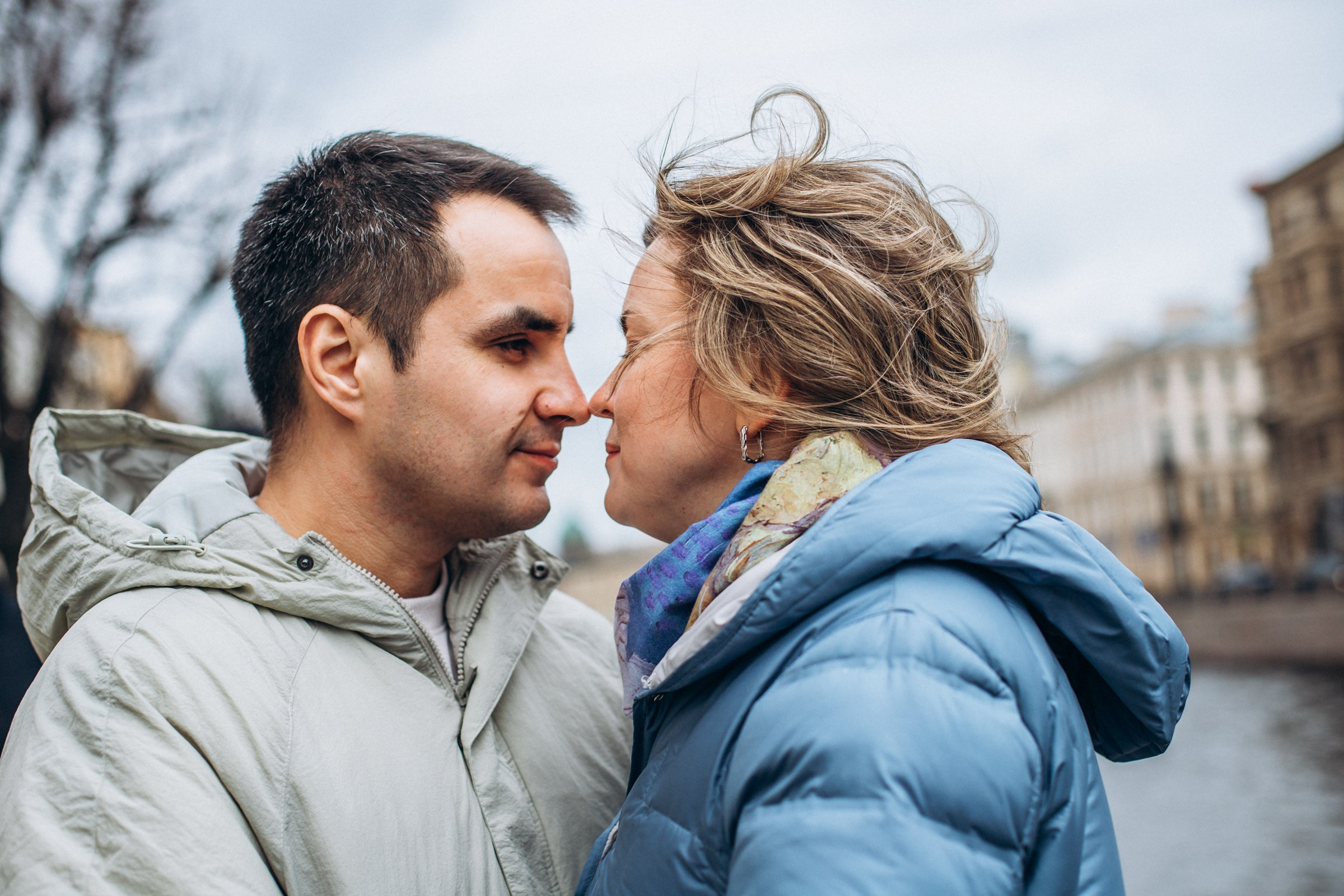 Руслан и Елена в апреле. Фотопрогулка в Петербурге. Индивидуальный и семейный фотограф в Санкт-Петербурге