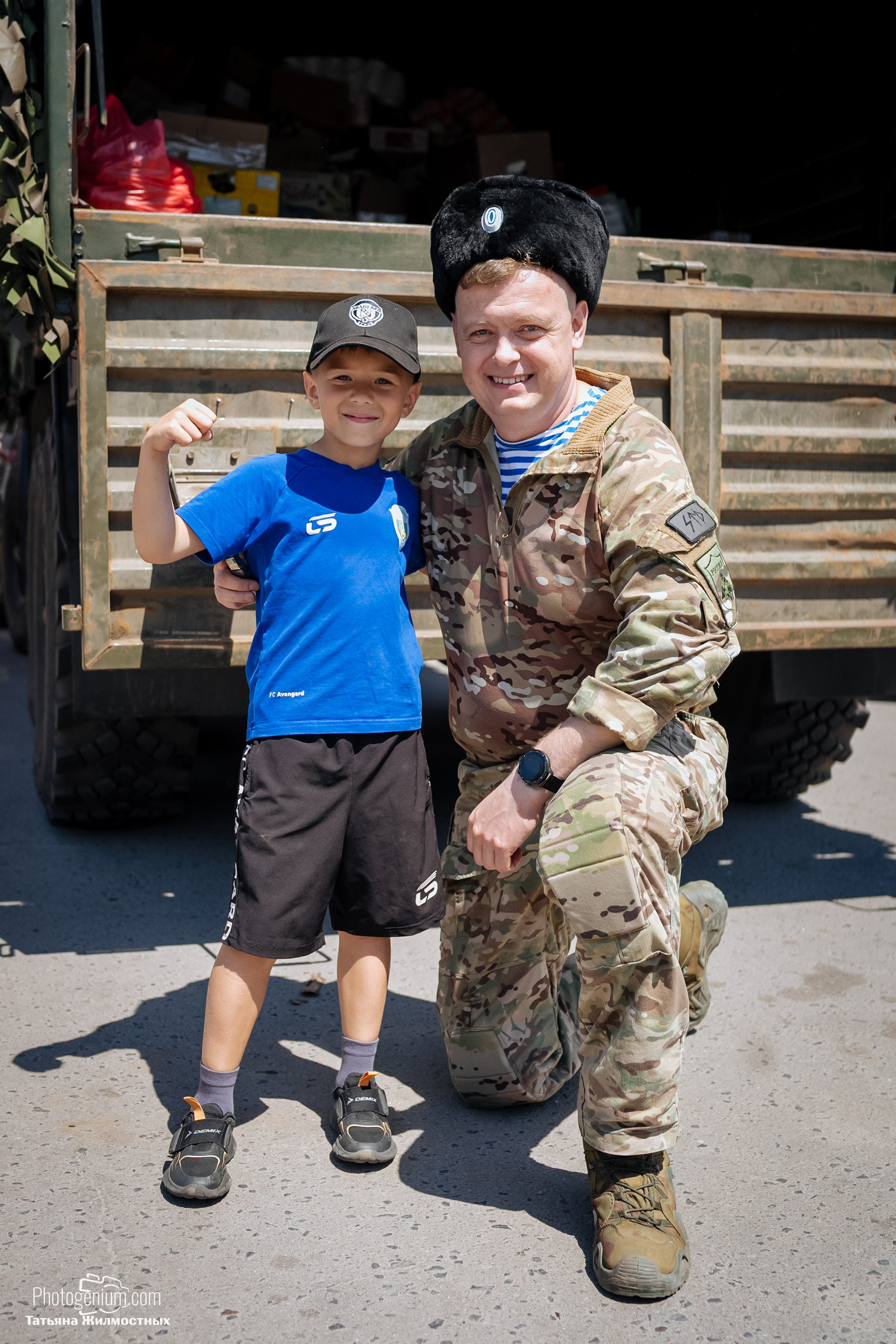 8 июня «Патриоты из Курска» сбор гуманитарной помощи у кинотеатра «Родина». Фотограф Нижний Новгород Татьяна Кейод