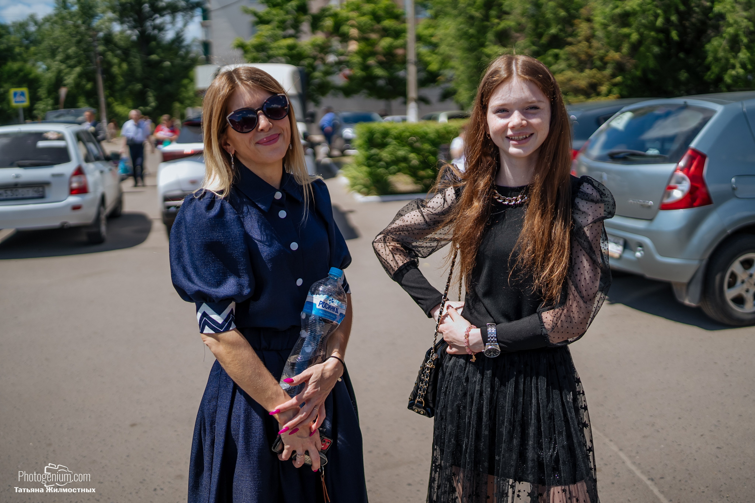 8 июня «Патриоты из Курска» сбор гуманитарной помощи у кинотеатра «Родина». Фотограф Нижний Новгород Татьяна Кейод