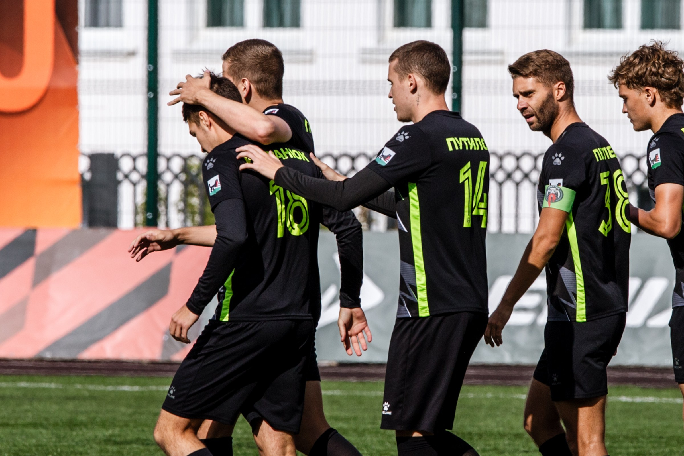 Первенство России по футболу LEON-Вторая лига Б | ФК Иркутск — Космос (Долгопрудный) | 14.09.25. Фотограф в Иркутске Евгения Айвазова