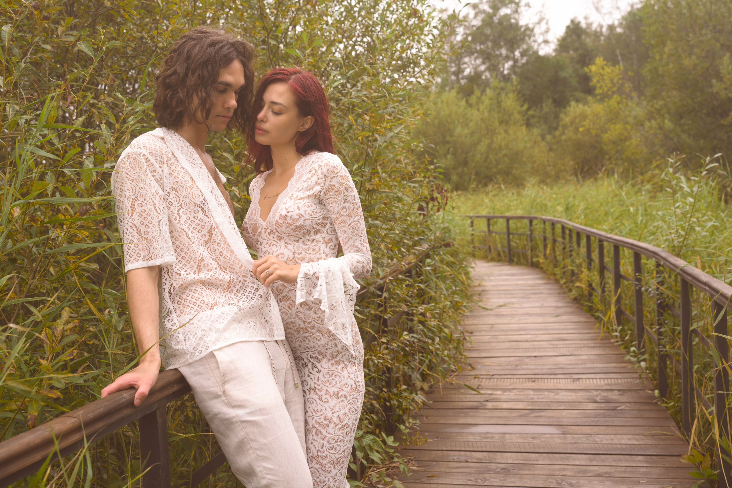 Фотосъемка Love Story на берегу Финского залива на экотропе