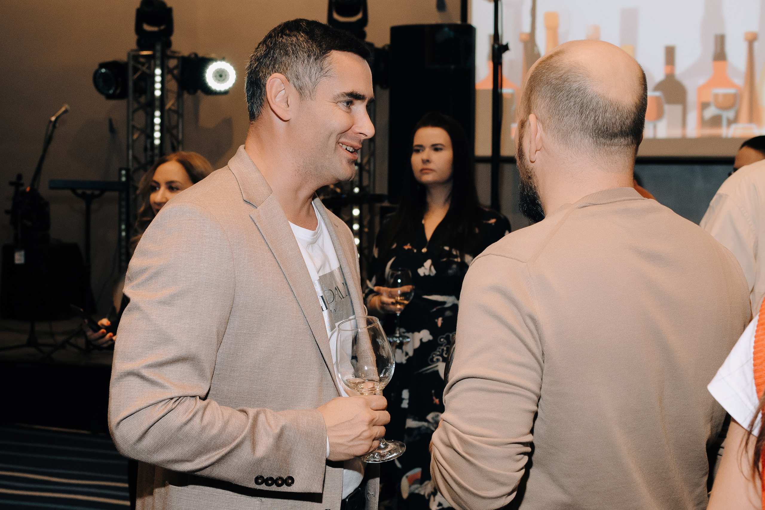 ФЕСТИВАЛЬ ВИНА И КРЕПКИХ НАПИТКОВ МАВТ-ВИНОТЕКА. Репортажный фотограф Зуев Роман г. Челябинск