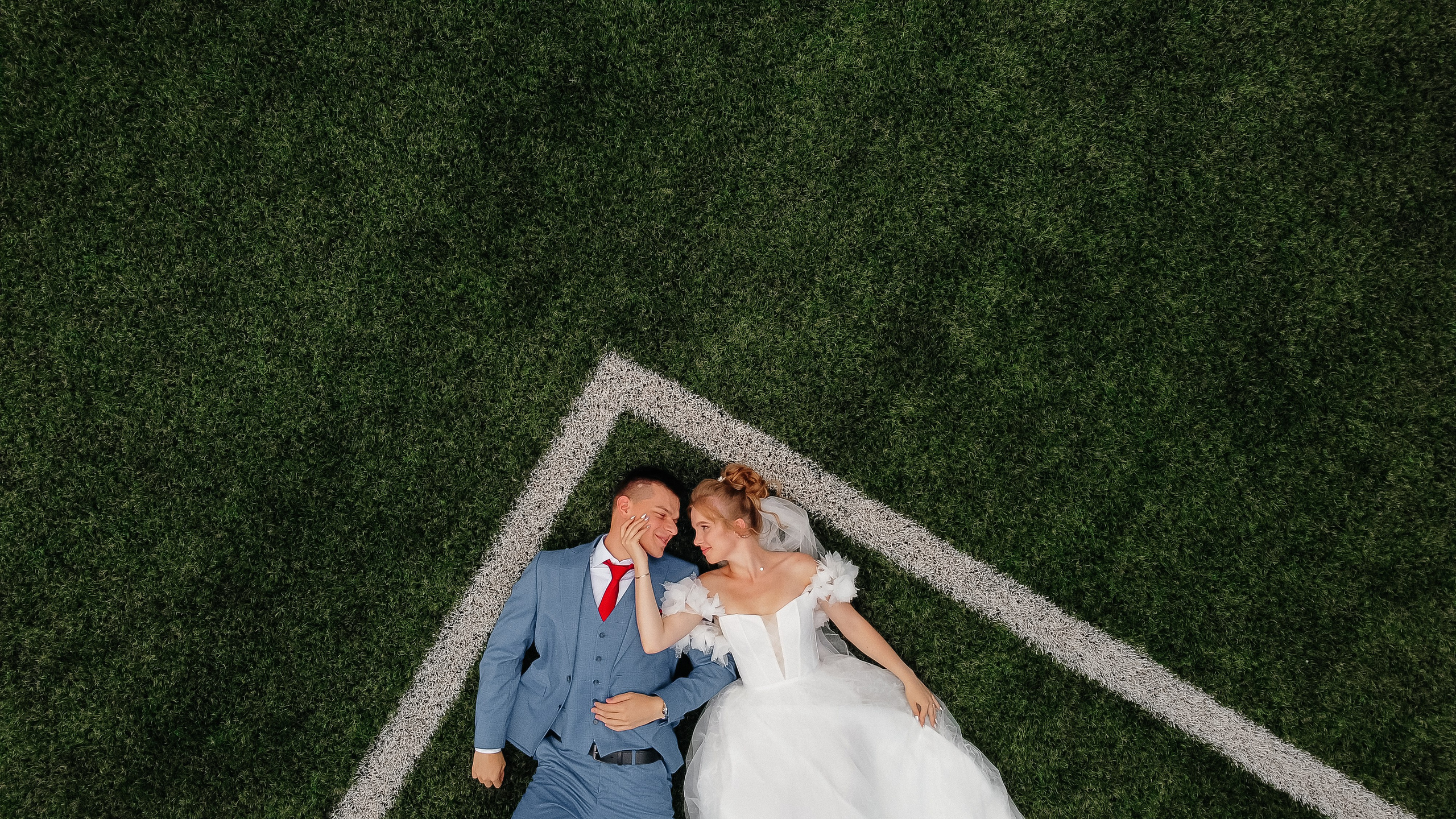 А&А — фотосессия на стадионе. Свадебный фотограф в Оренбурге Илья Володьков