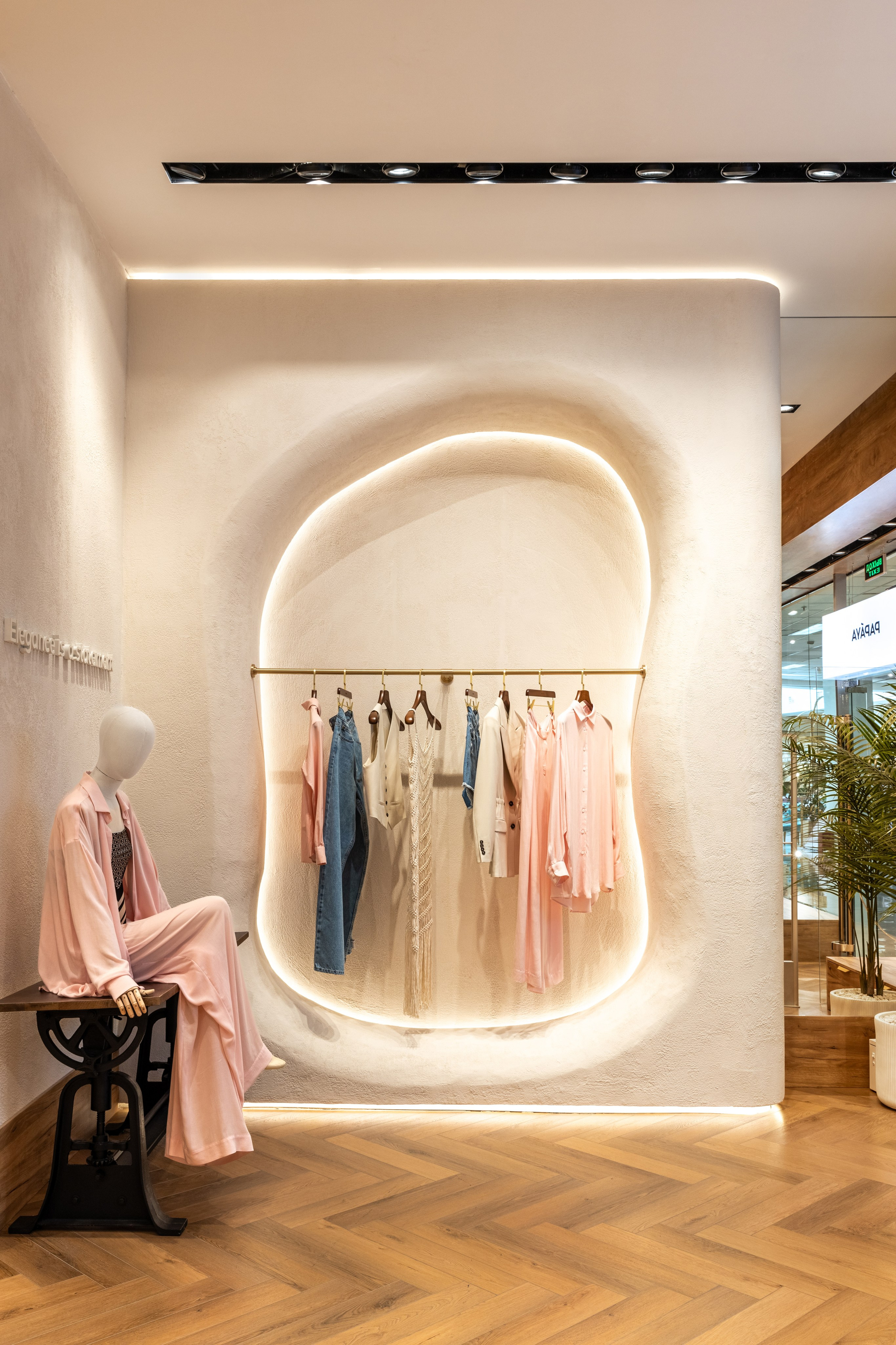 Флагманский магазин одежды, бренд PAPAYA ТЦ Сити, г. Краснодар