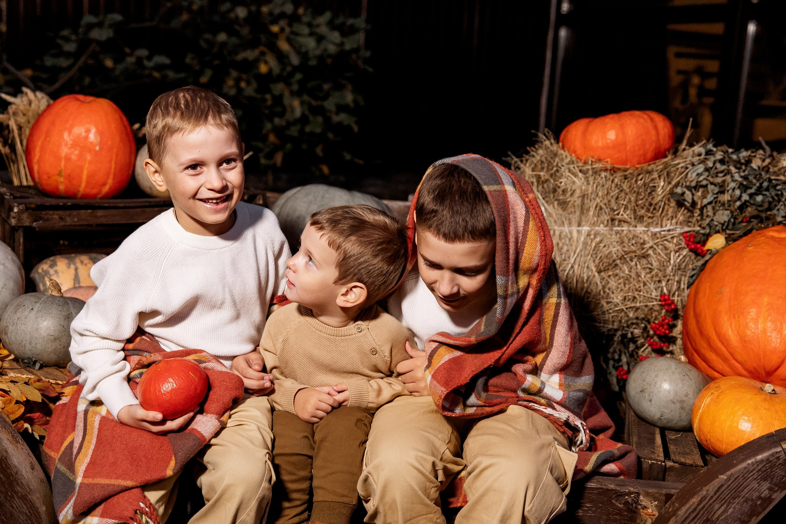 Эдуард и Дарья с сыновьями. Свадебный и семейный фотограф в Челябинске Юлия Ишимова