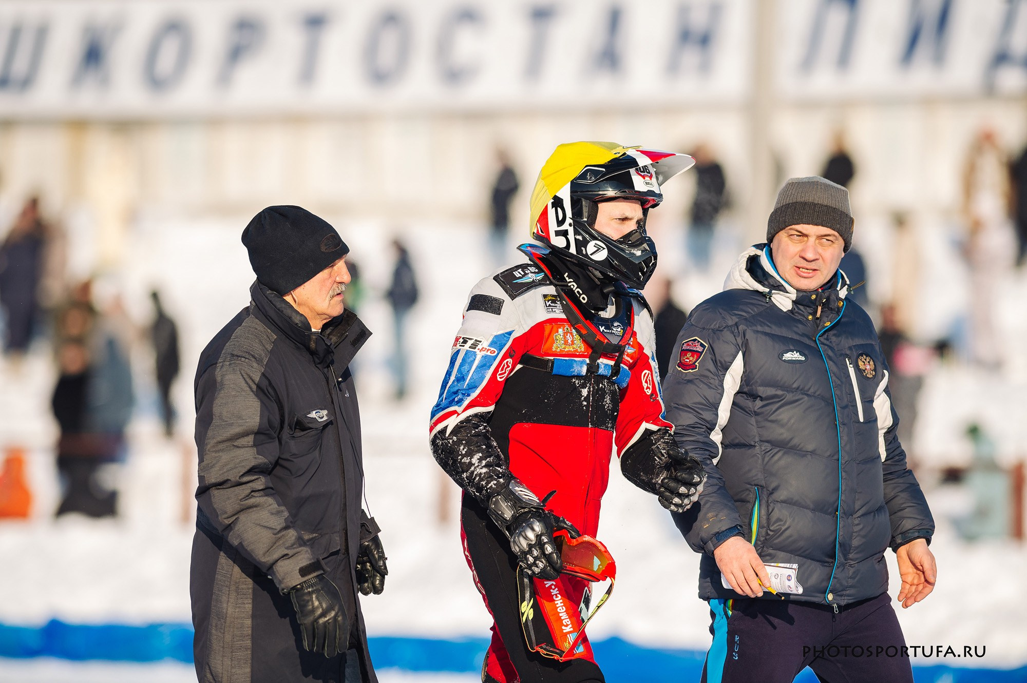 Мотогонку на льду. Спортивный фотограф в Уфе Евгений Буров