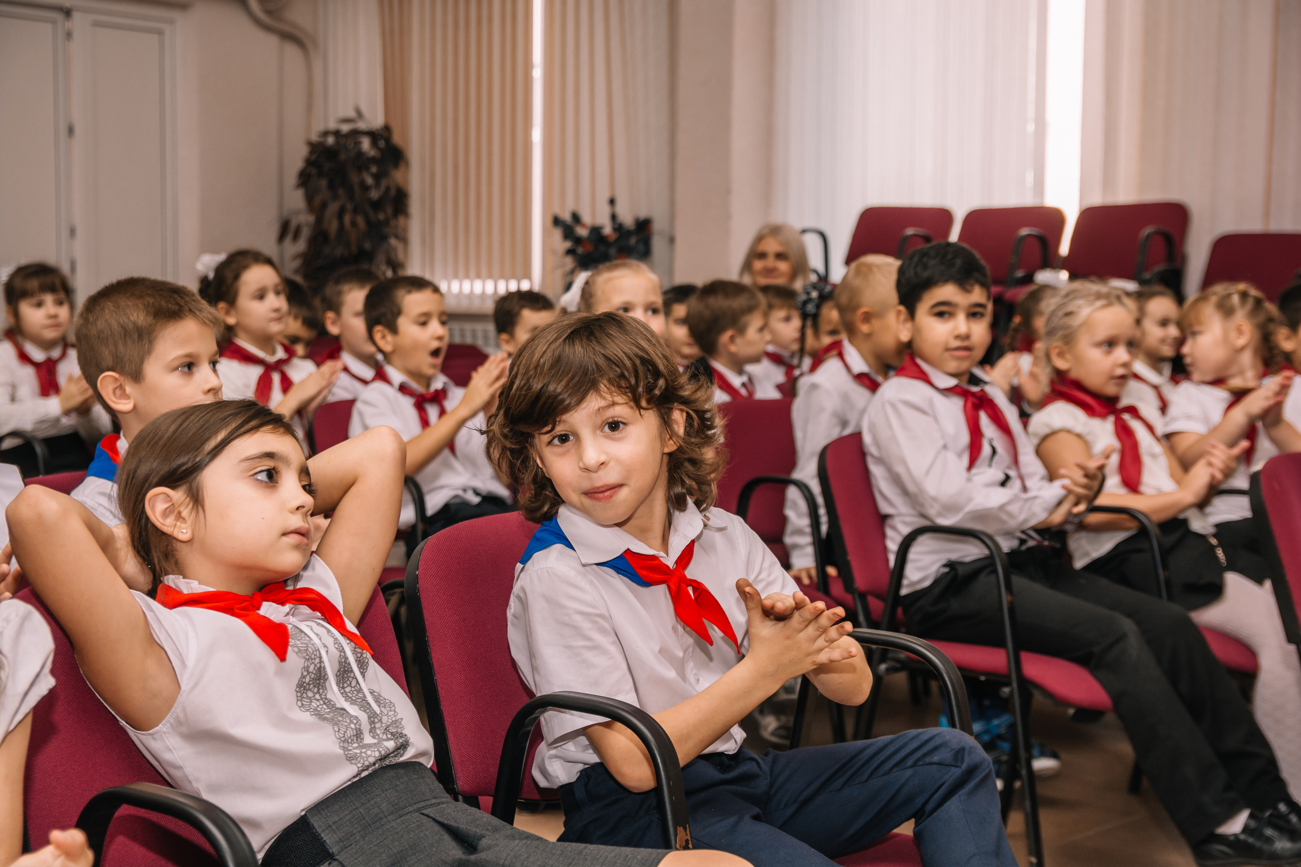 Посвящение в гимназисты, репортаж школьного праздника. Семейный и детский фотограф Кущ Наташа