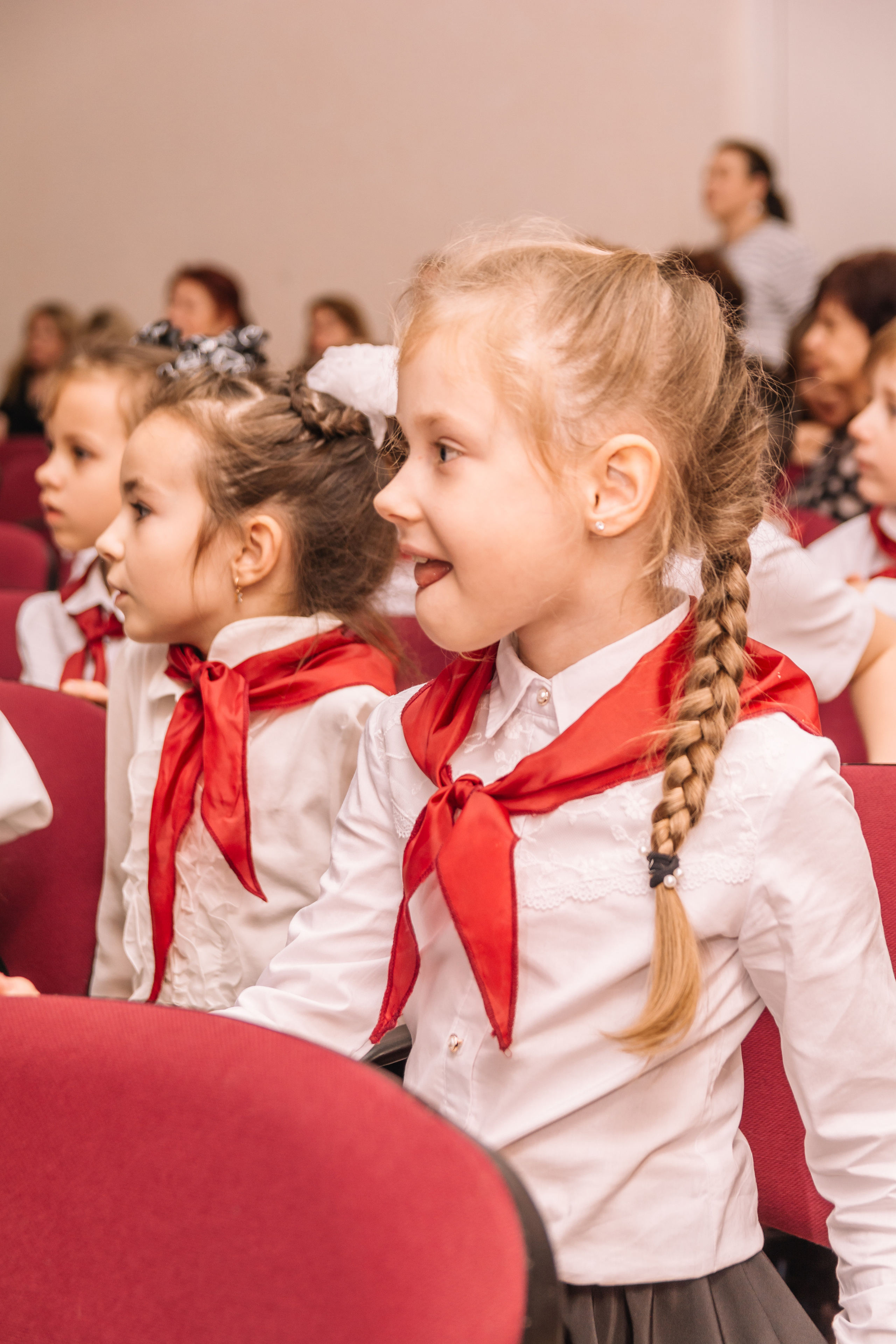 Посвящение в гимназисты, репортаж школьного праздника. Семейный и детский фотограф Кущ Наташа
