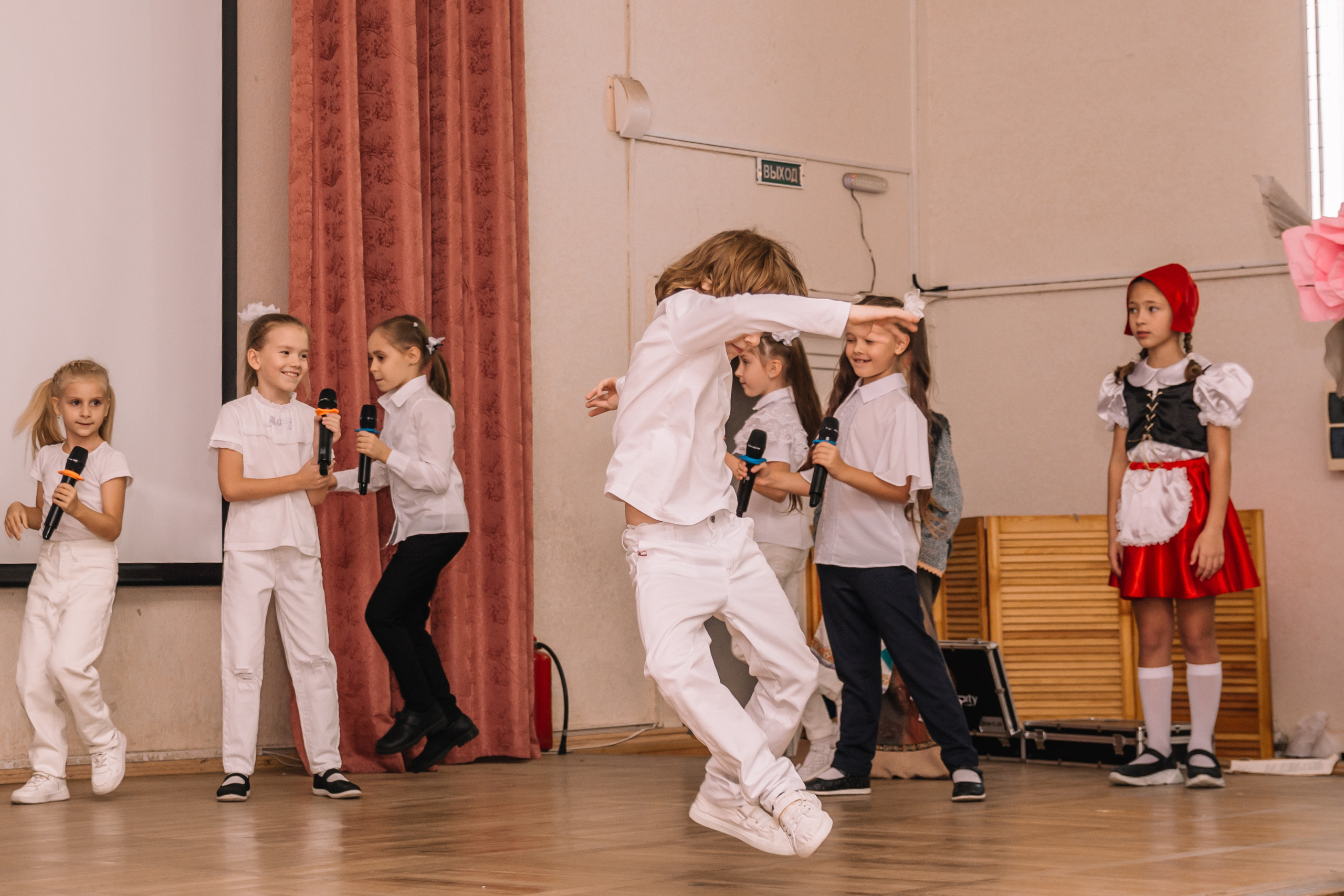 Посвящение в гимназисты, репортаж школьного праздника. Семейный и детский фотограф Кущ Наташа