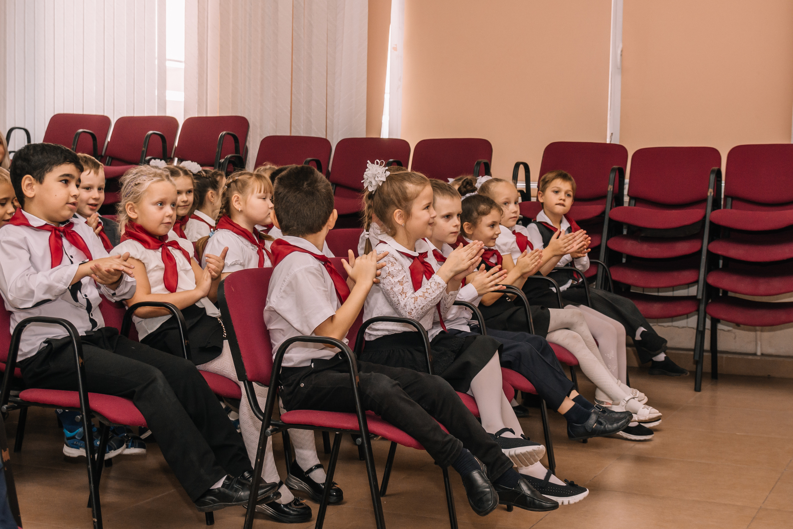 Посвящение в гимназисты, репортаж школьного праздника. Семейный и детский фотограф Кущ Наташа