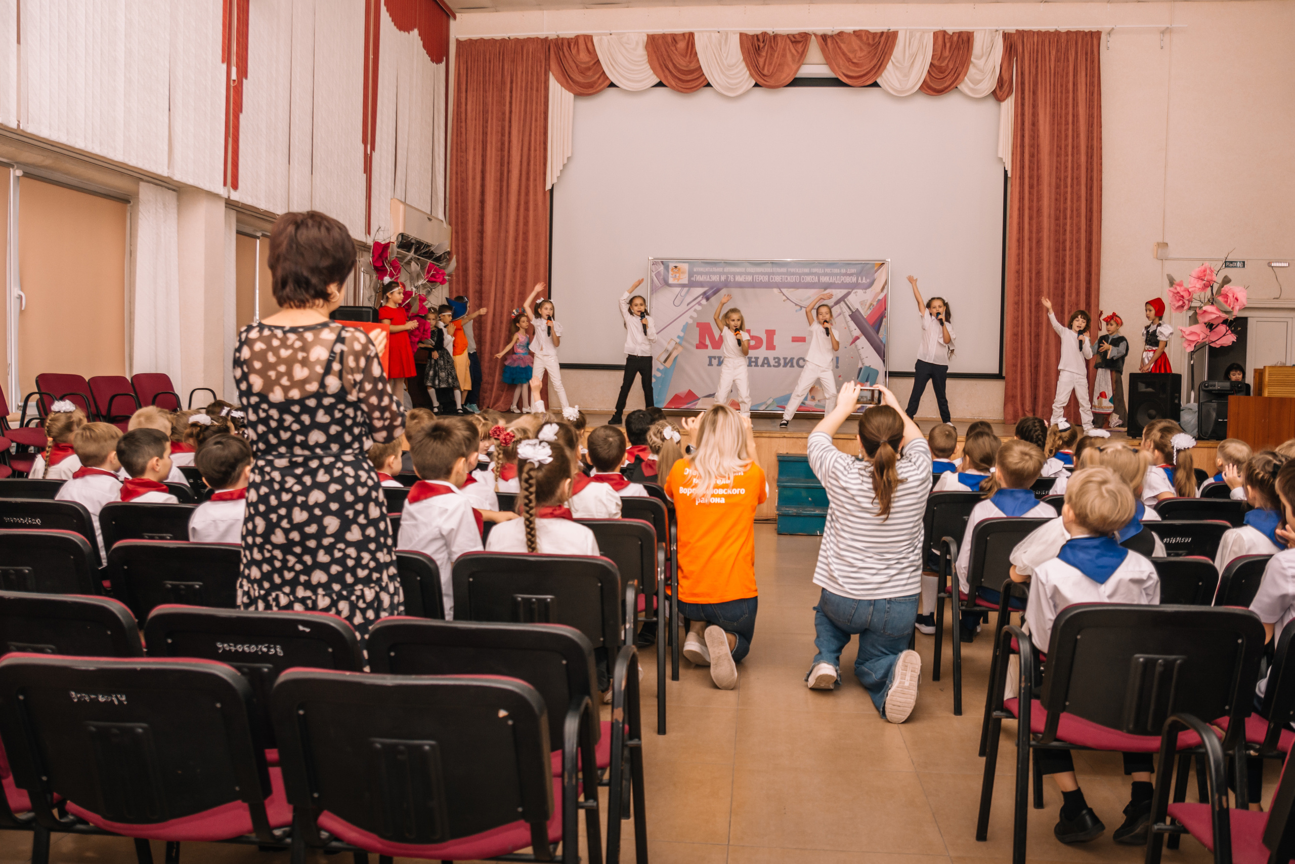 Посвящение в гимназисты, репортаж школьного праздника. Семейный и детский фотограф Кущ Наташа