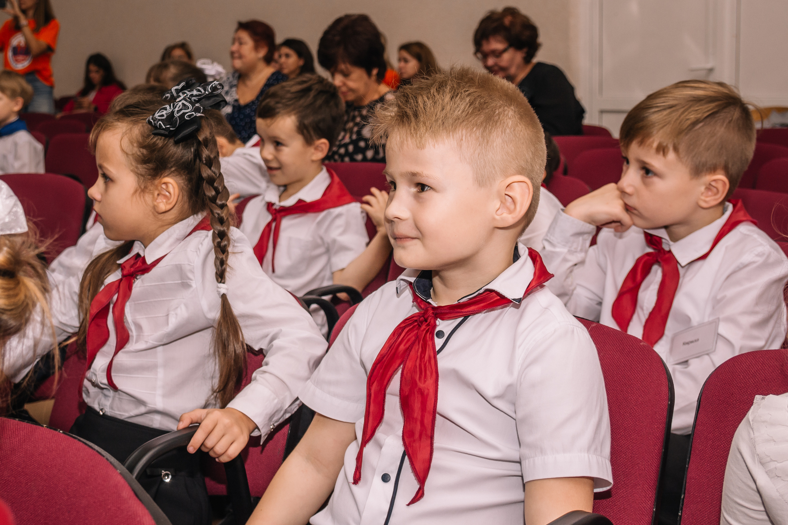 Посвящение в гимназисты, репортаж школьного праздника. Семейный и детский фотограф Кущ Наташа