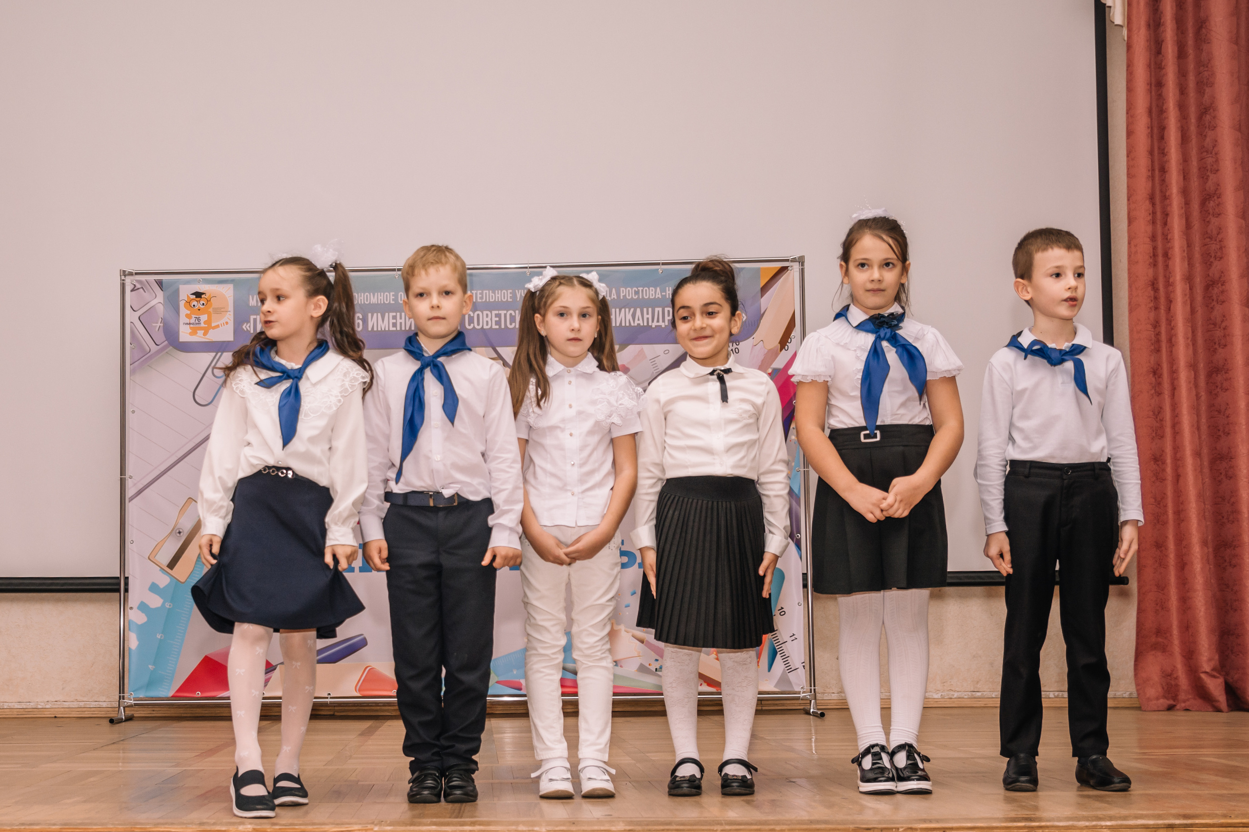 Посвящение в гимназисты, репортаж школьного праздника. Семейный и детский фотограф Кущ Наташа