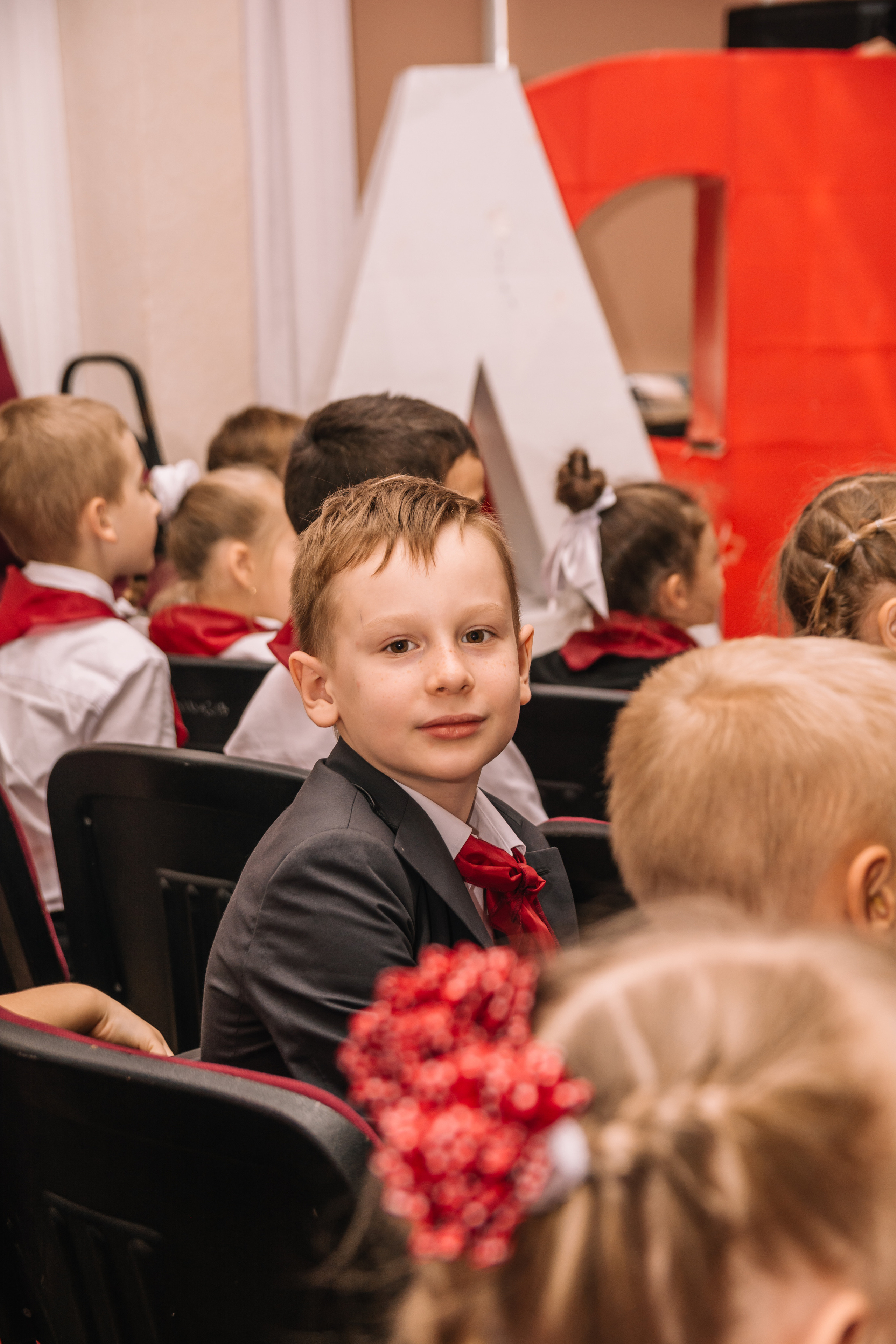 Посвящение в гимназисты, репортаж школьного праздника. Семейный и детский фотограф Кущ Наташа