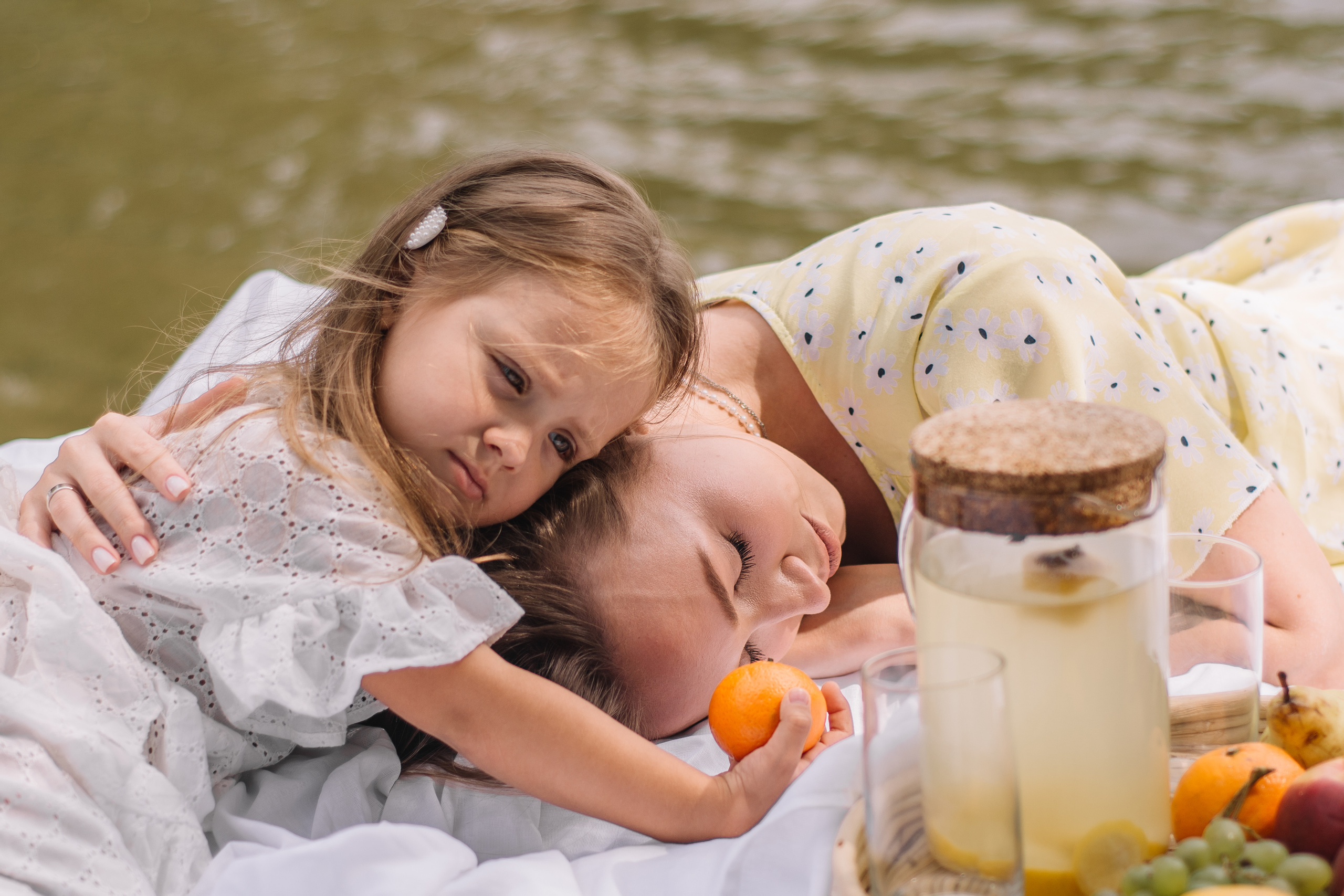 Катя и Дина, уличная фотосессия в студии. Семейный и детский фотограф Кущ Наташа