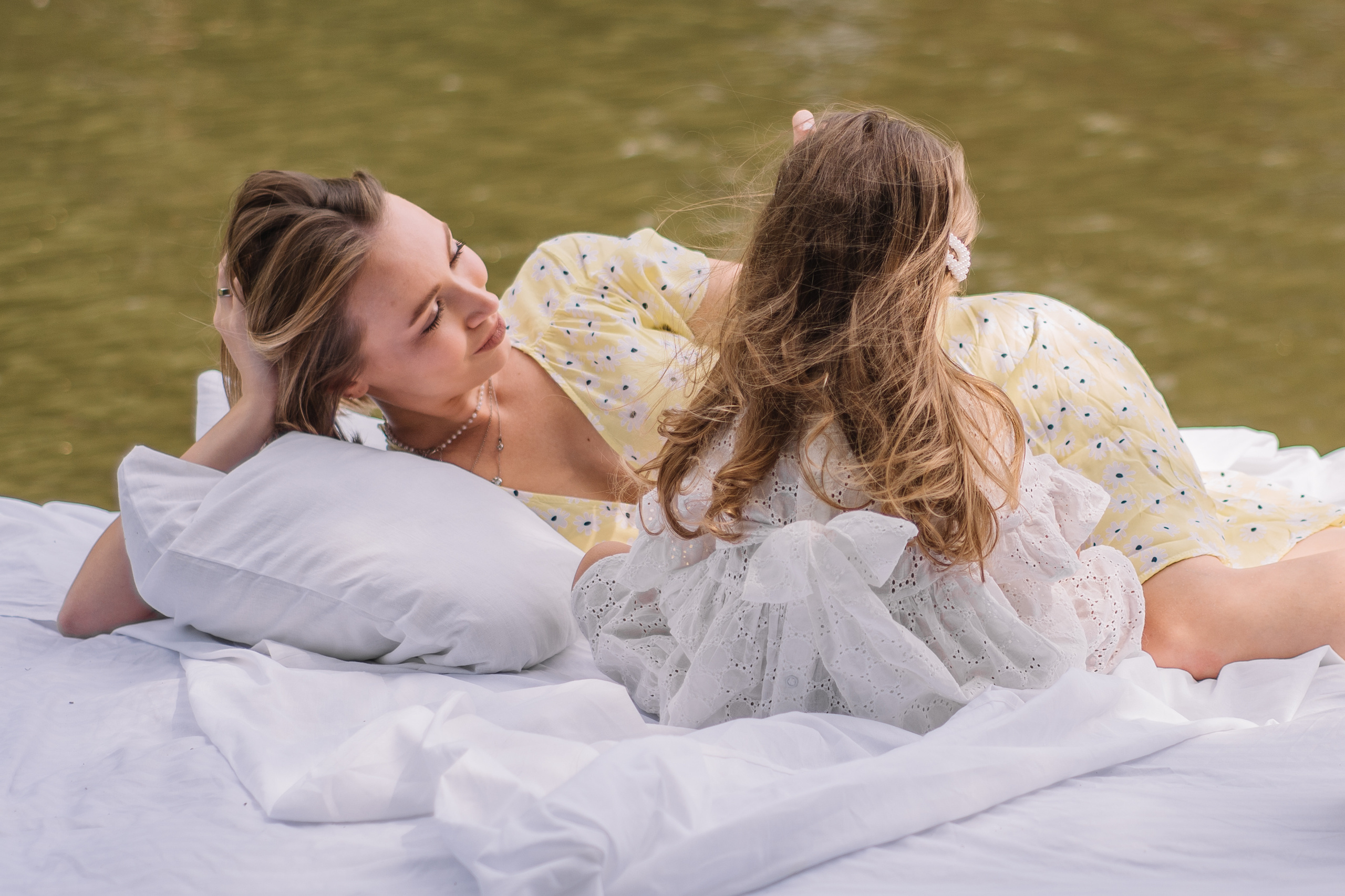 Катя и Дина, уличная фотосессия в студии. Семейный и детский фотограф Кущ Наташа