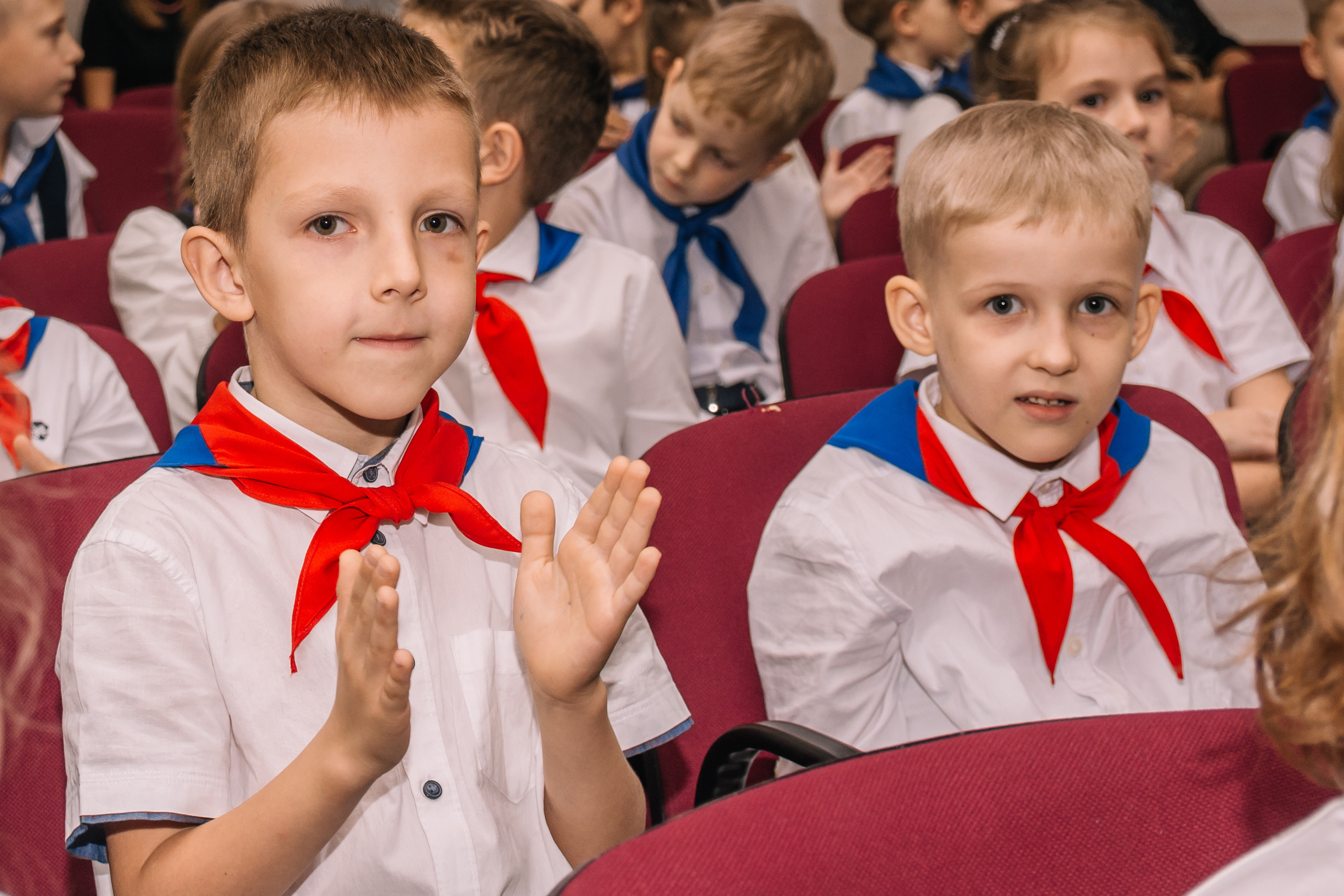 Посвящение в гимназисты, репортаж школьного праздника. Семейный и детский фотограф Кущ Наташа