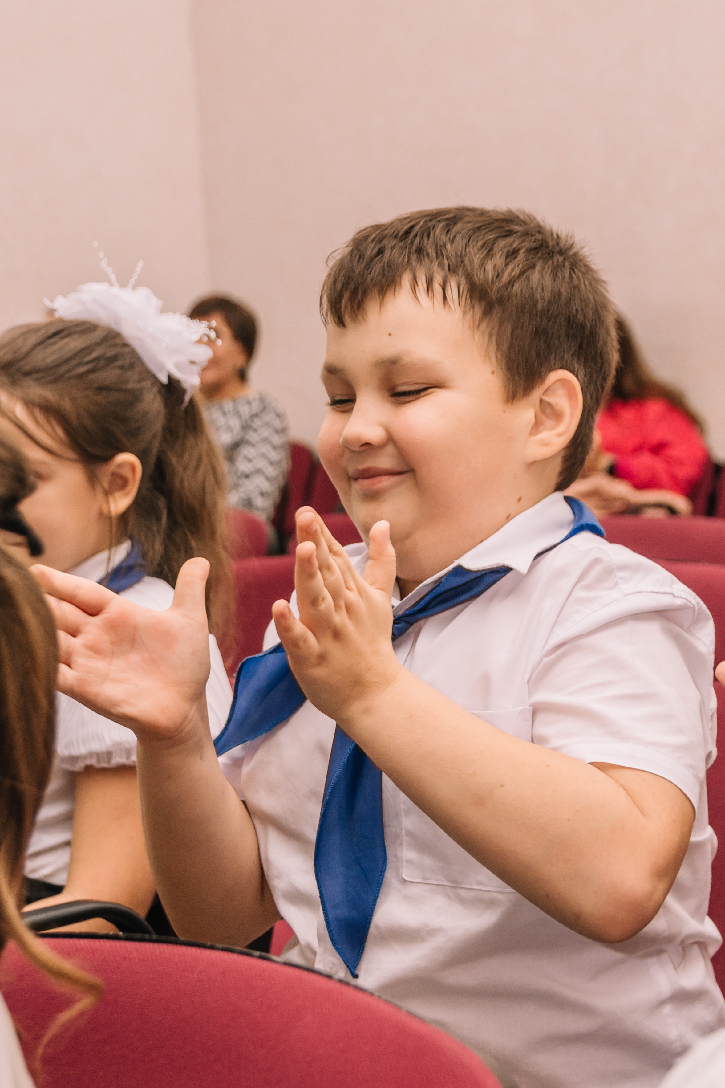 Посвящение в гимназисты, репортаж школьного праздника. Семейный и детский фотограф Кущ Наташа