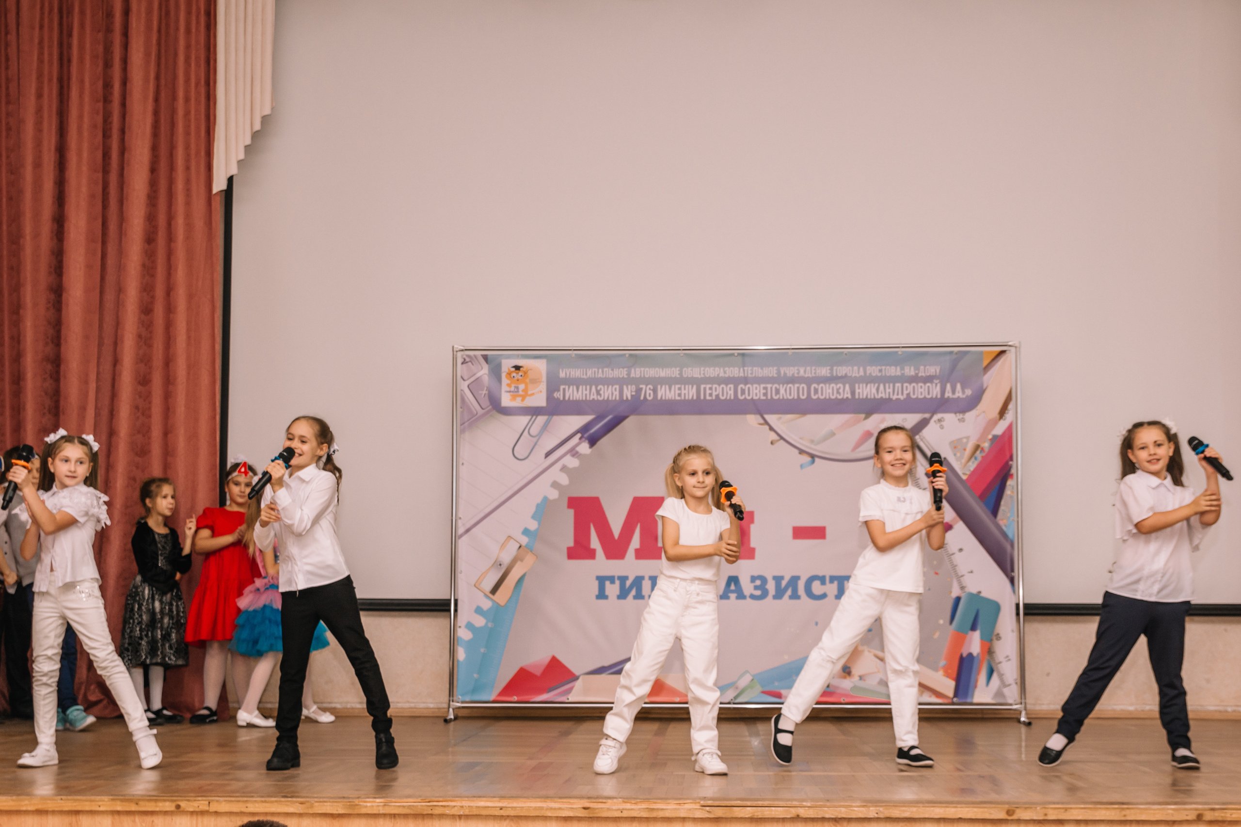 Посвящение в гимназисты, репортаж школьного праздника. Семейный и детский фотограф Кущ Наташа