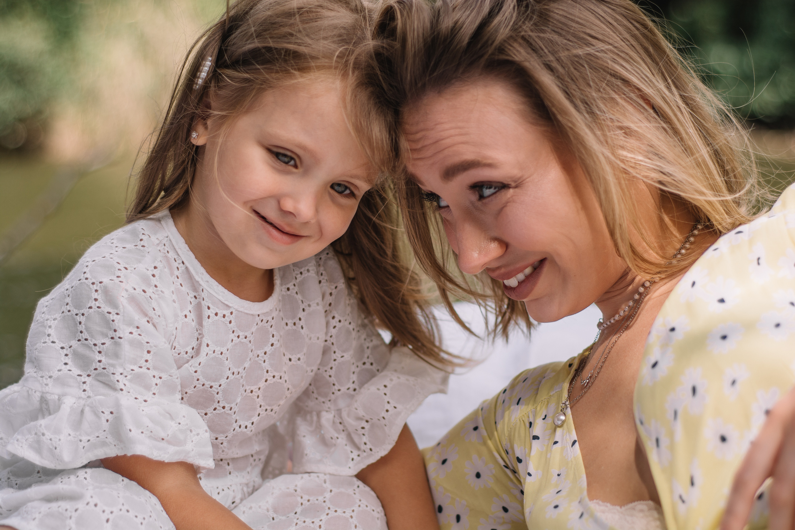 Катя и Дина, уличная фотосессия в студии. Семейный и детский фотограф Кущ Наташа