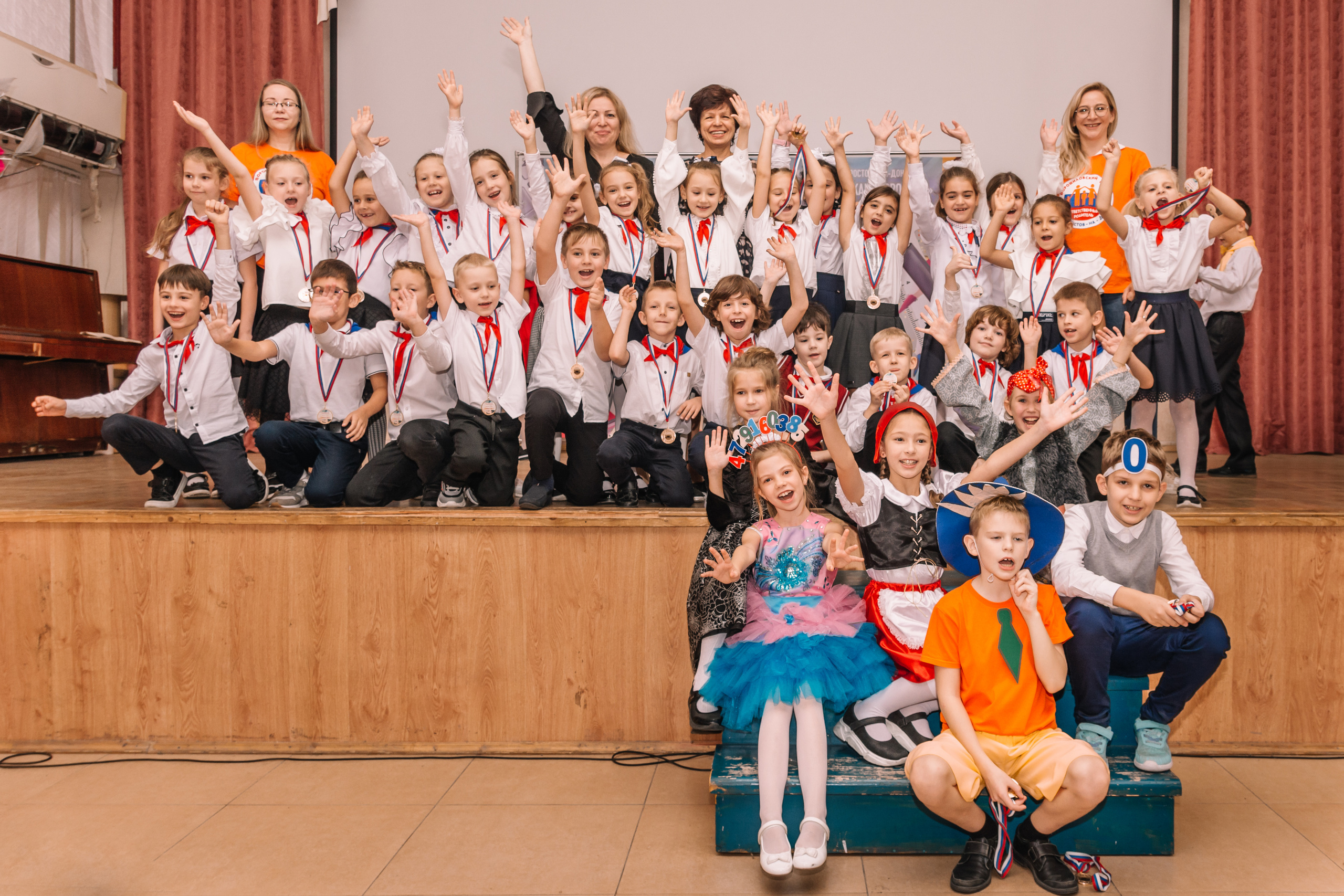 Посвящение в гимназисты, репортаж школьного праздника. Семейный и детский фотограф Кущ Наташа