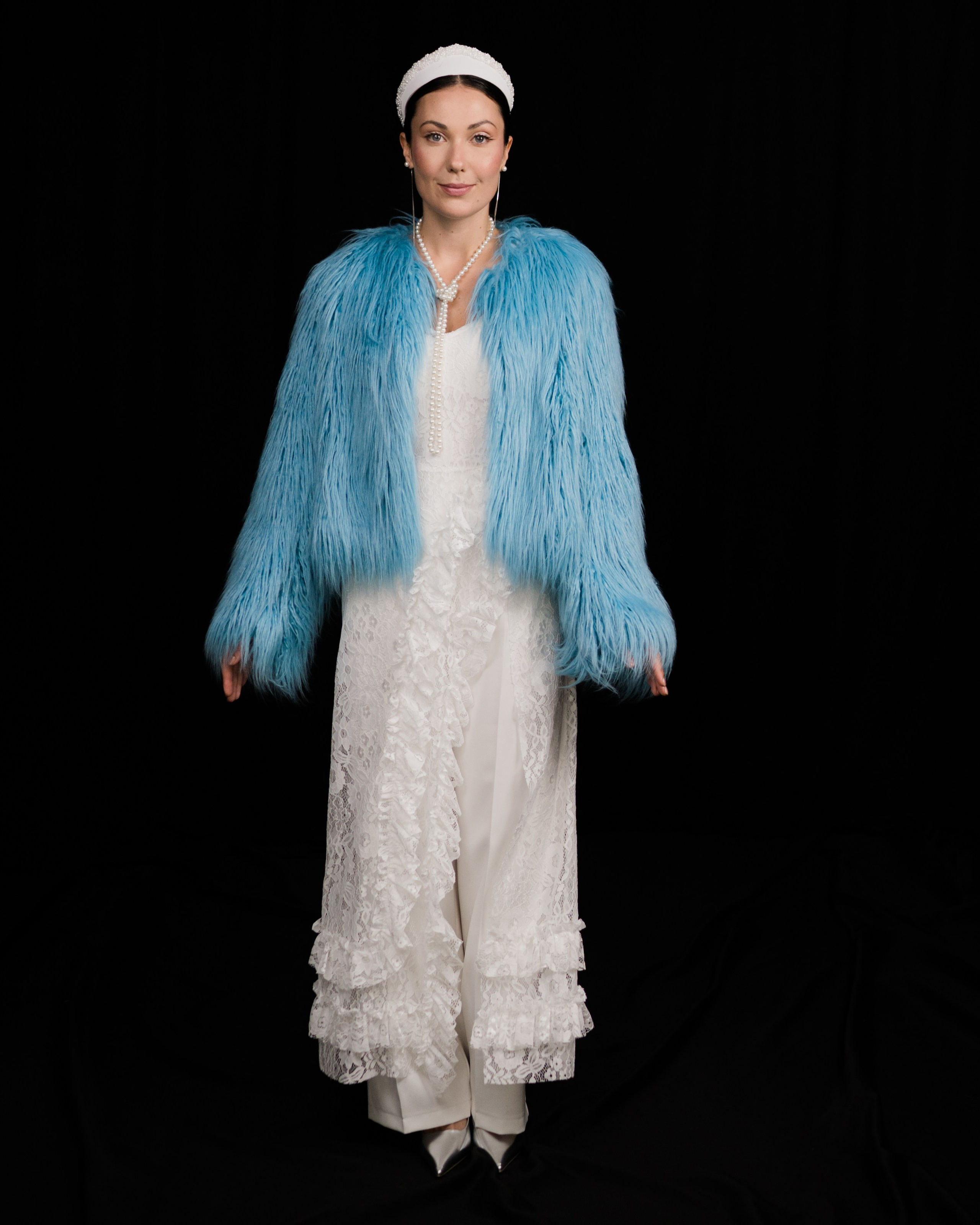 Образ для ведущей мероприятий «Современная снегурочка». Стилист медийных личностей