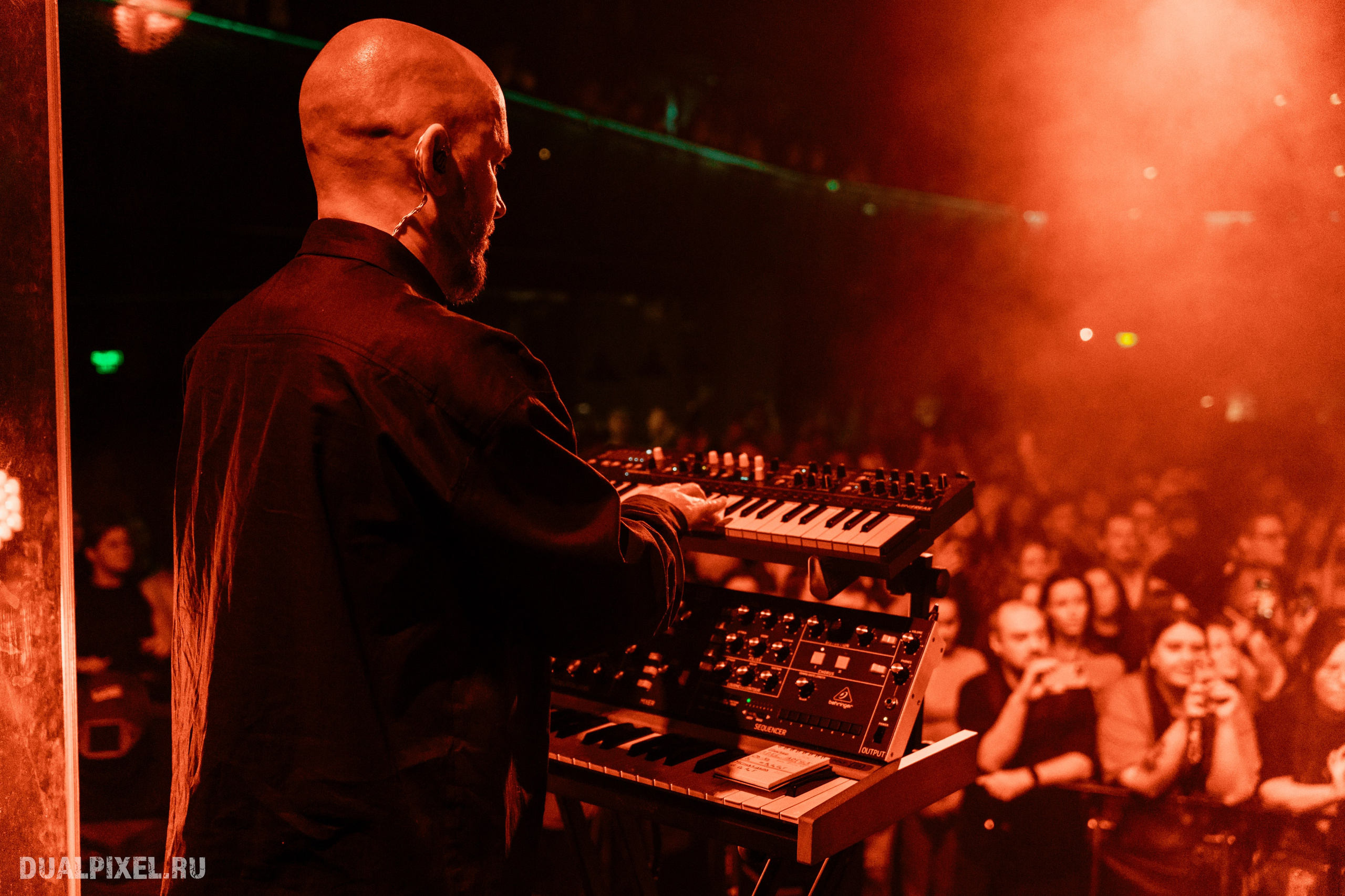 DenDerty концерт в Москве 30.03.2025. Магия музыки в кадре: Концертная Фотография