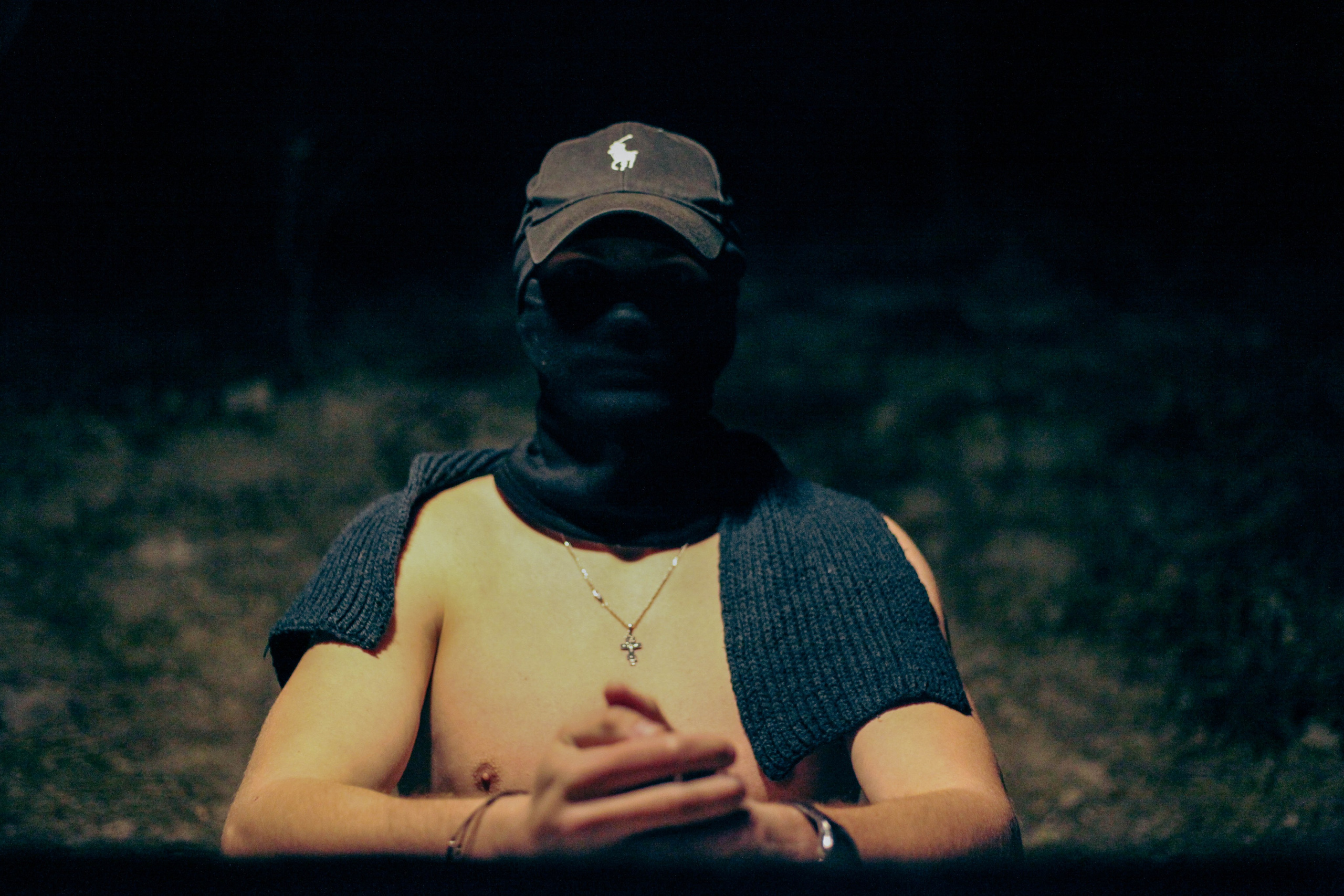 «Затянутая тишина: воспоминания прошлой жизни». Уличный фотограф Города N