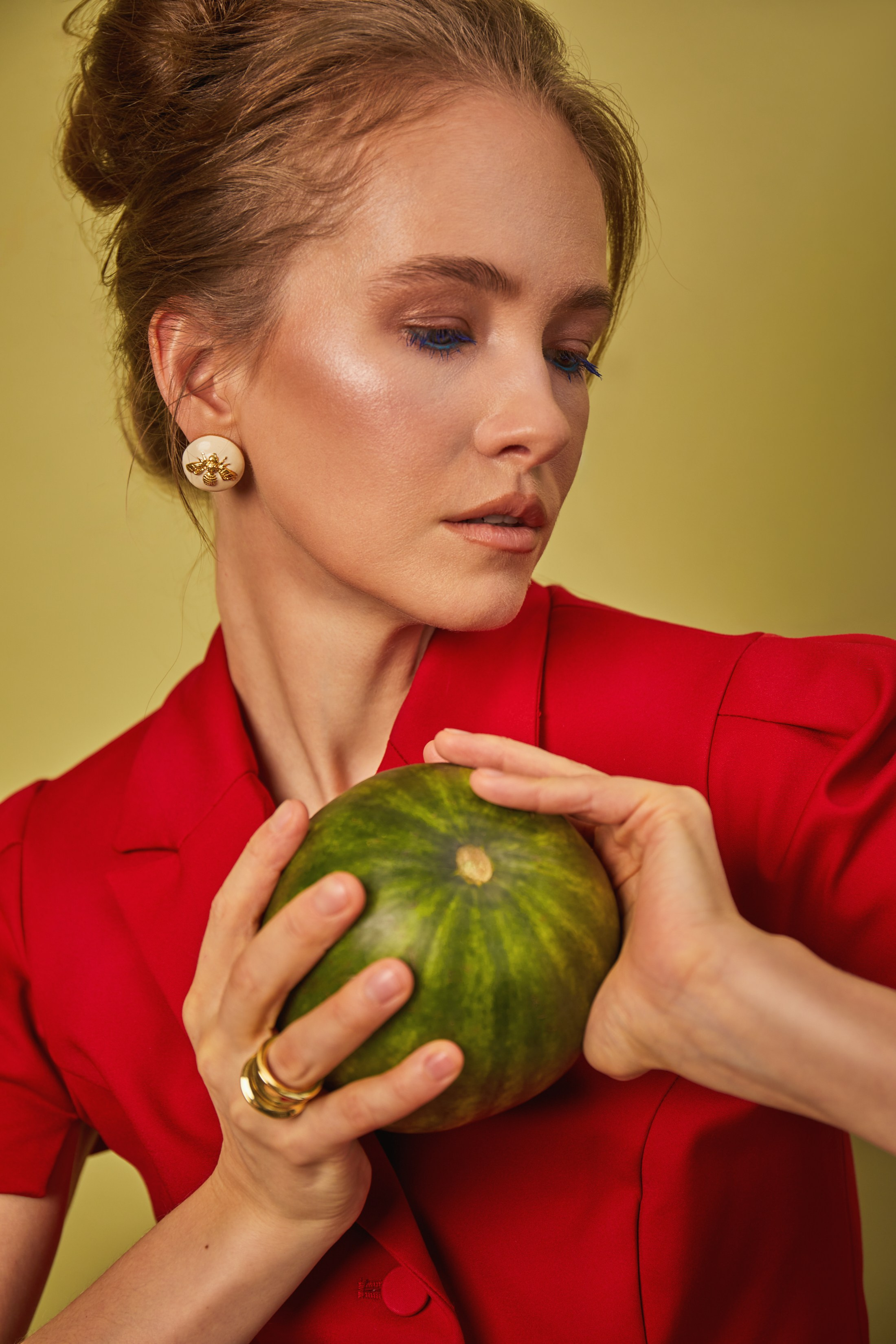 Рекламная съемка для магазина винтажных украшений. Фотосессия для маркетплейсов